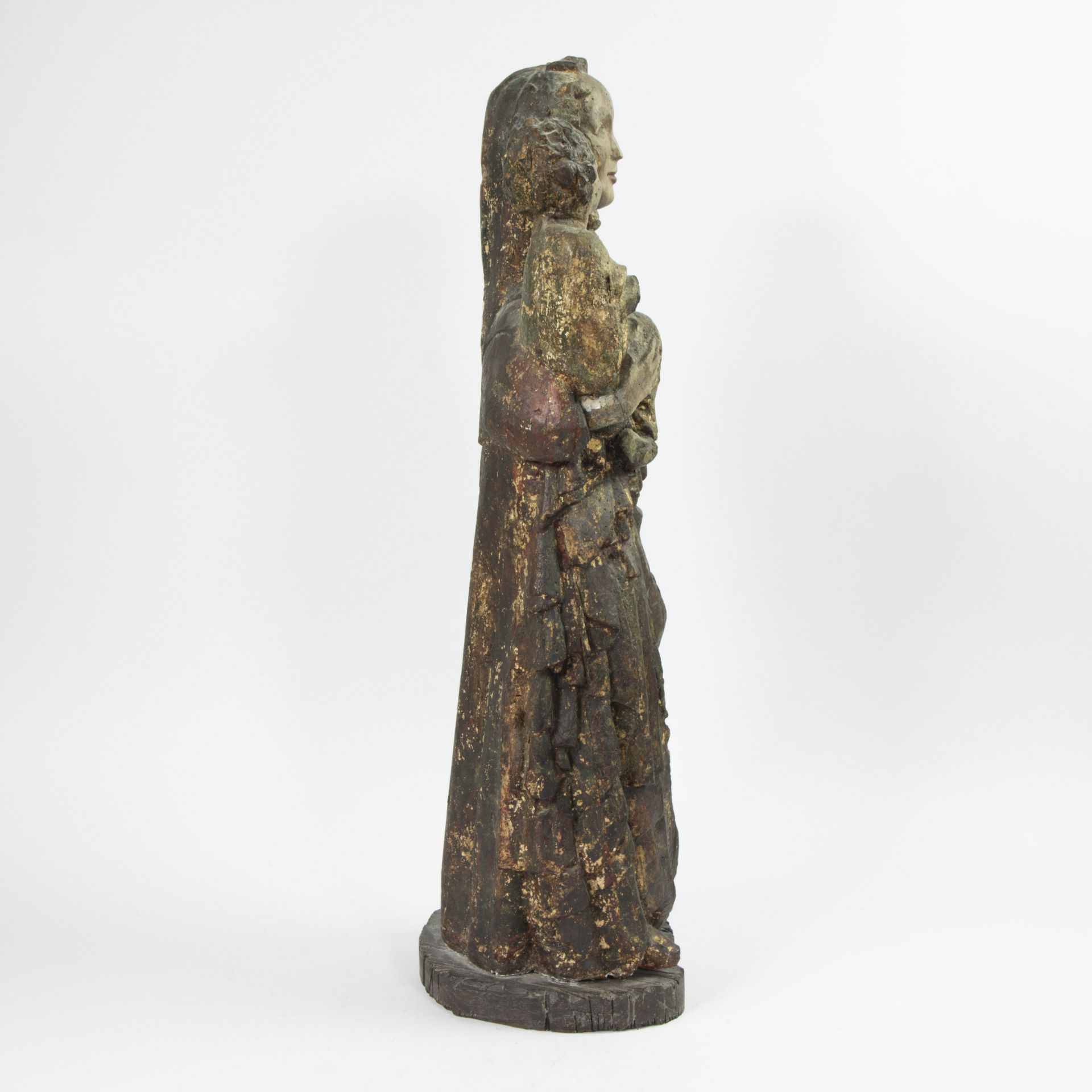 Patinated plaster of a Madonna with child Ile de France, 19th copie after example from 14th century - Bild 4 aus 4