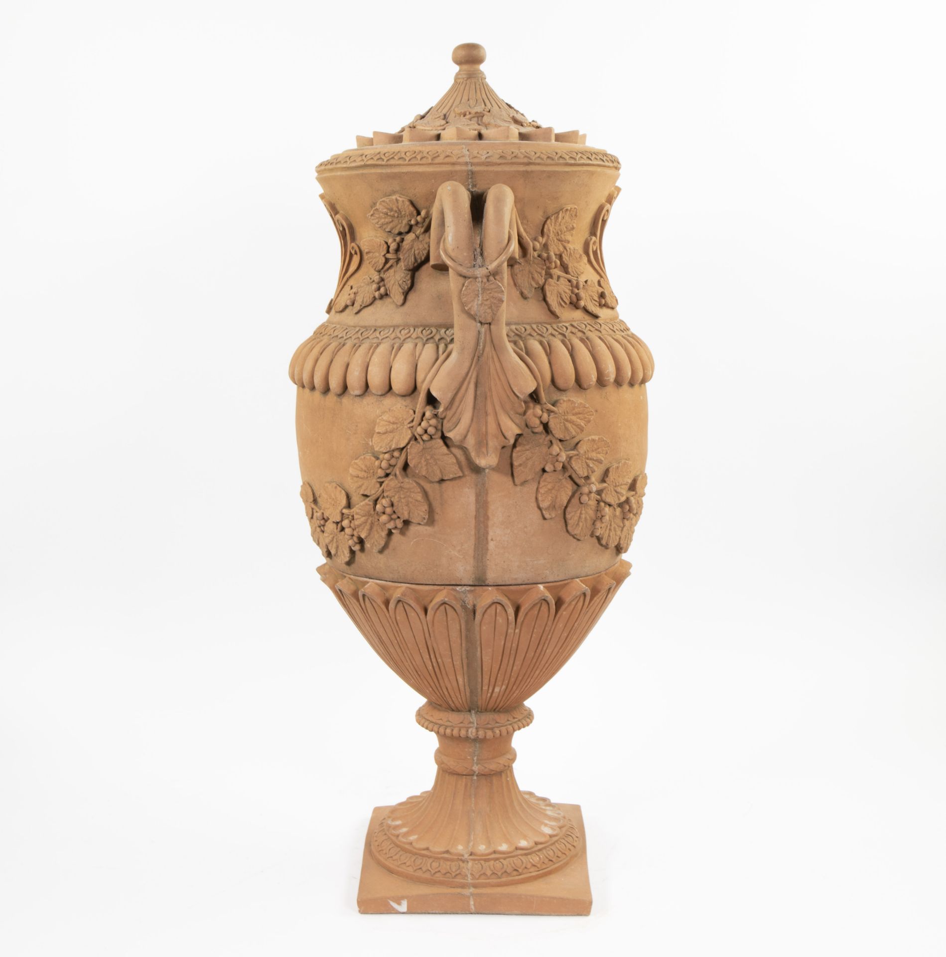 Pair of large 19th century terracotta garden vases decorated with leaf motifs - Bild 9 aus 9