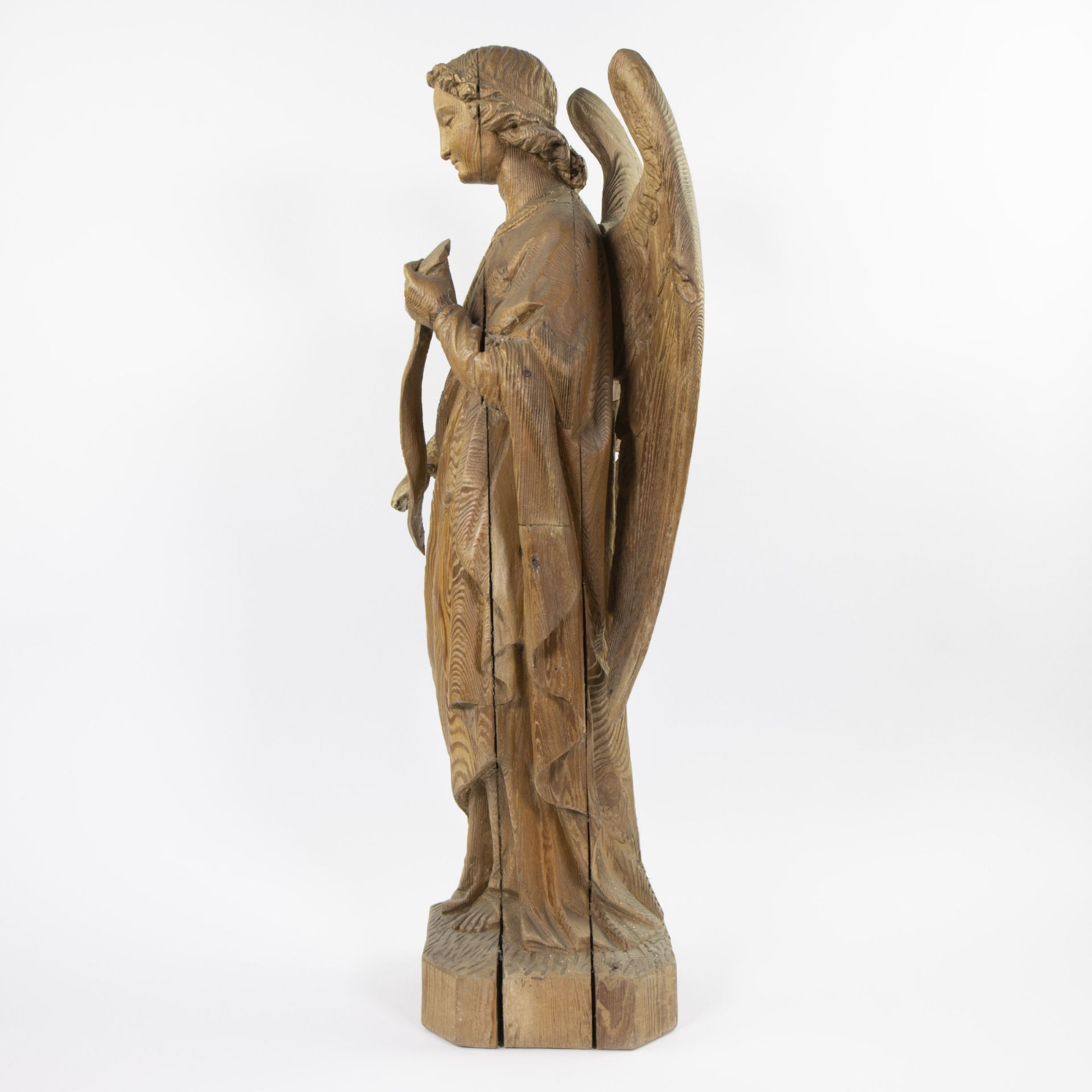 Neo-Gothic wooden angel, Flemish, 19th century - Image 2 of 4