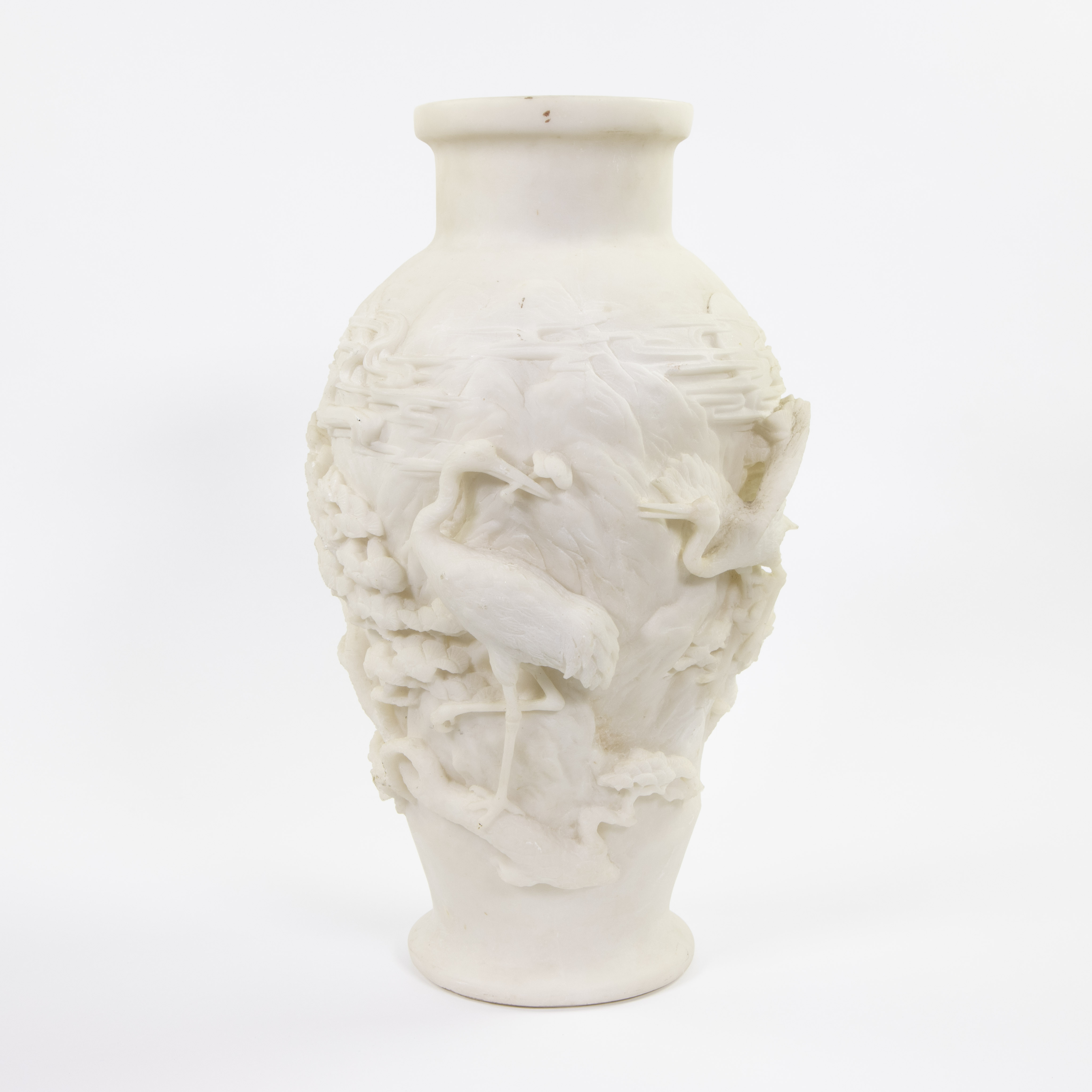 Asian alabaster vase with cranes - Image 4 of 4