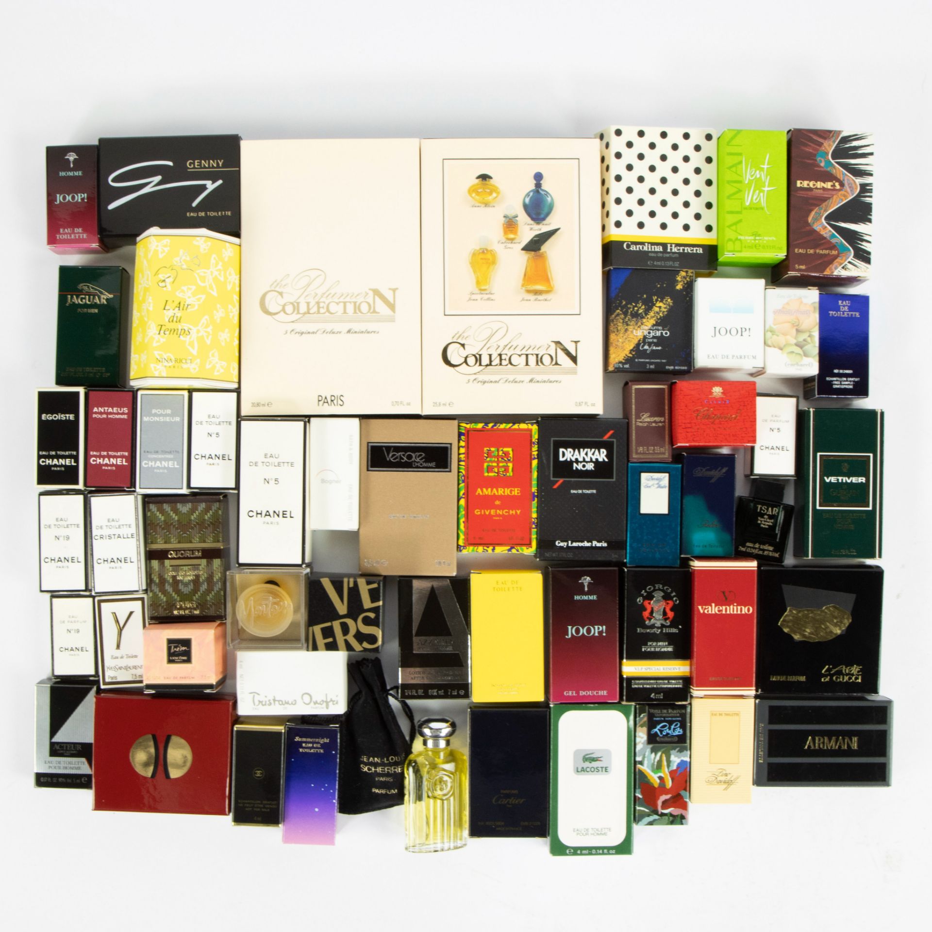 Lot of 55 samples of perfumes, eau de toilette ao Chanel, La Coste, Yves Saint Laurent, Valentino