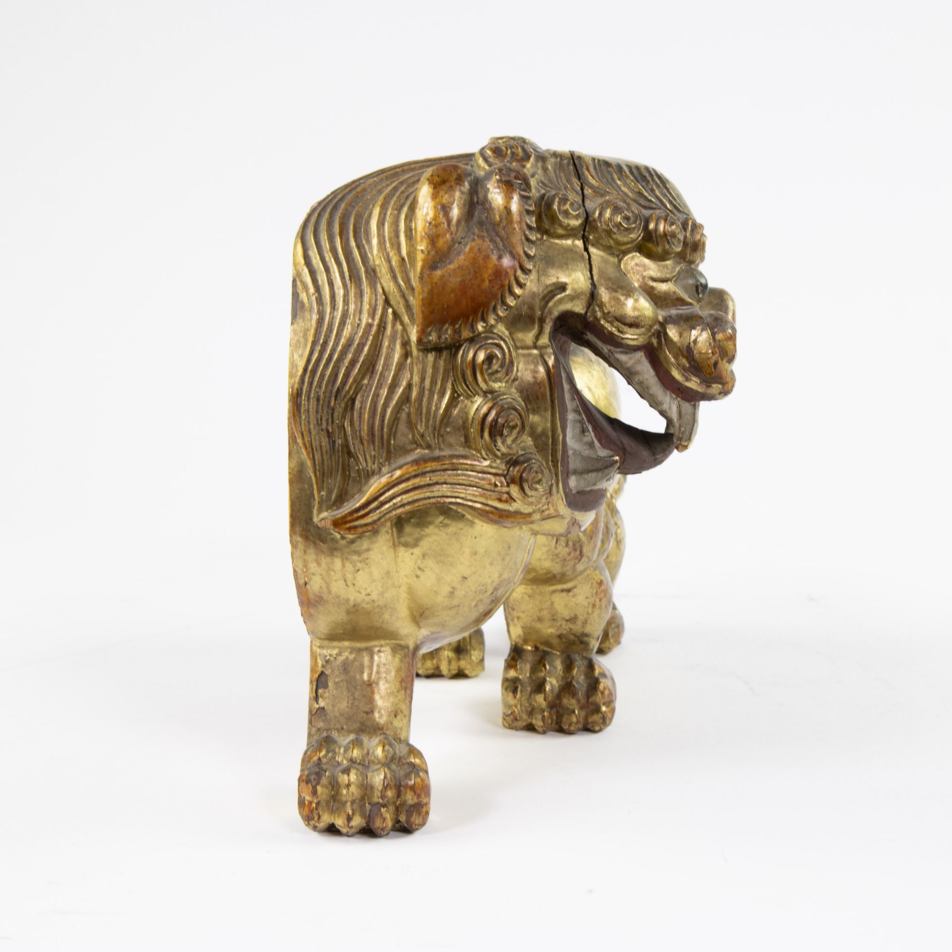 Gilded wooden Pho dog, circa 1920 - Bild 2 aus 4