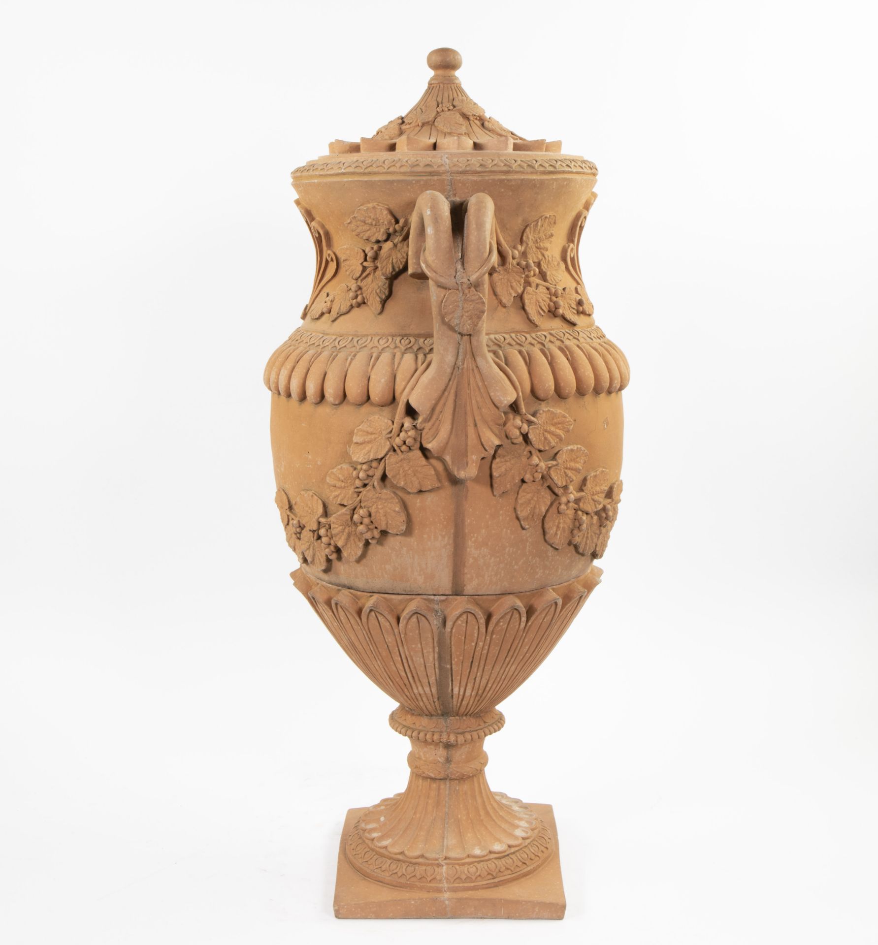 Pair of large 19th century terracotta garden vases decorated with leaf motifs - Bild 5 aus 9