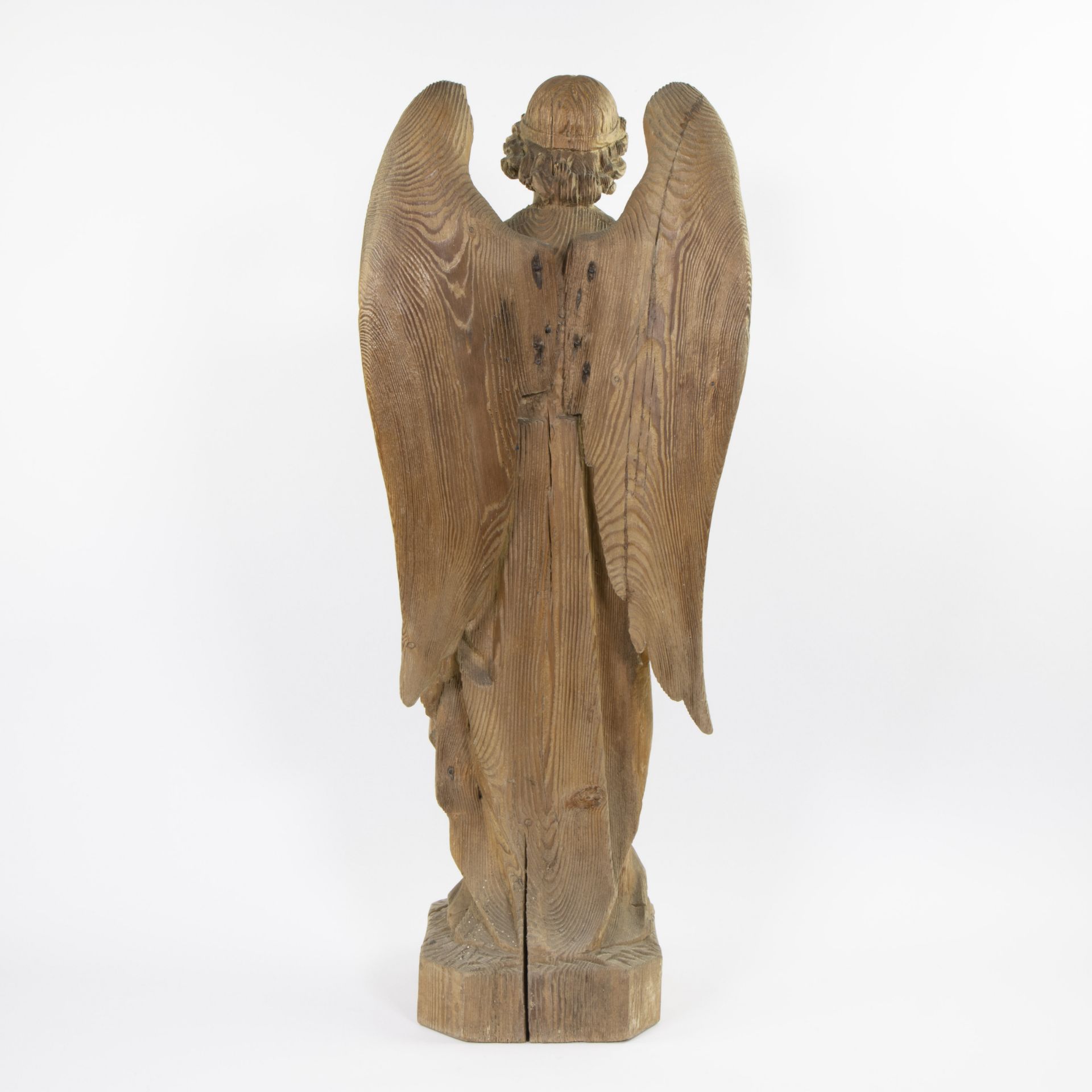 Neo-Gothic wooden angel, Flemish, 19th century - Image 3 of 4