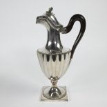 Silver jug, neo-classical with pearl rim (content 950) weight 880 grams