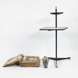 Lot miscellaneous, vintage side table, teaspoons (silver plated)-expo bread 1958 and cup, book Sport
