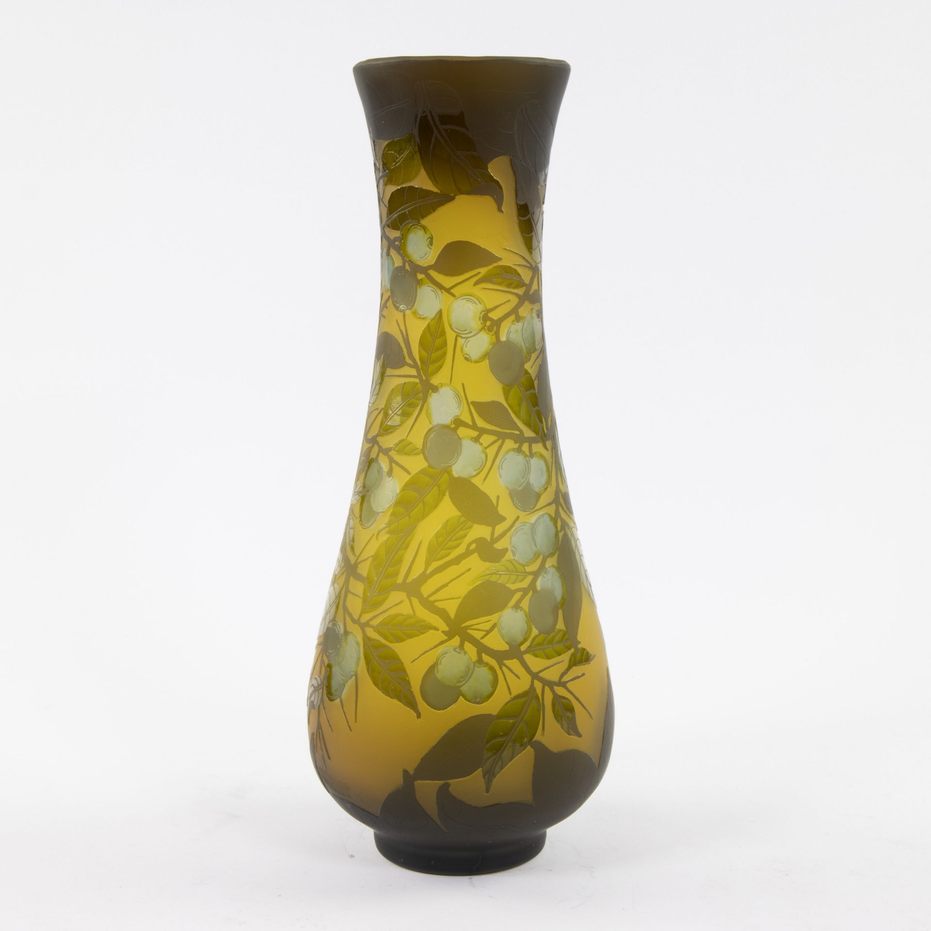 Vase style Gallé in acid-etched multi-layer glass decorated with olives on an orange-yellow backgrou - Bild 2 aus 2