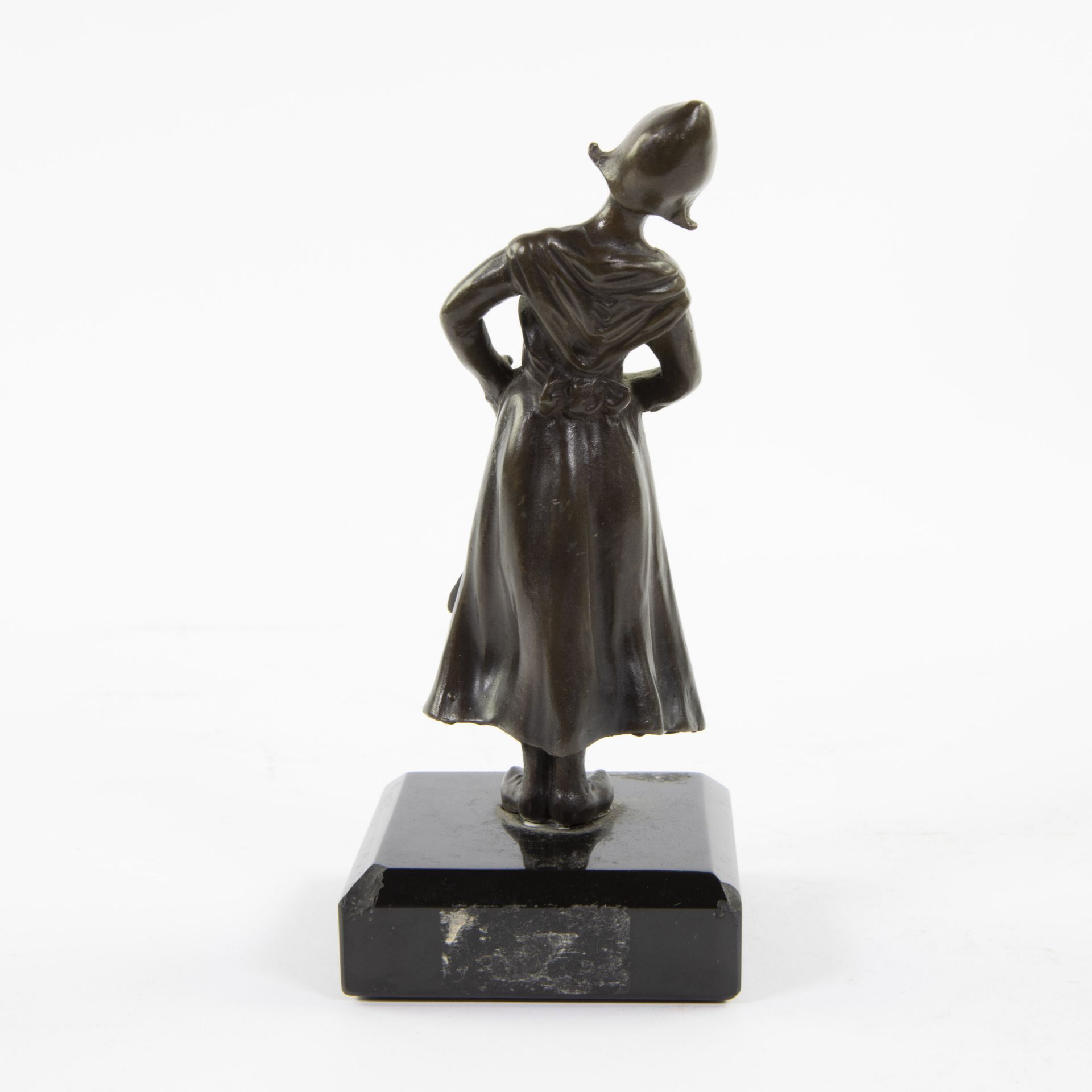 Dutch cheese girl, bronze on marble base - Bild 3 aus 4