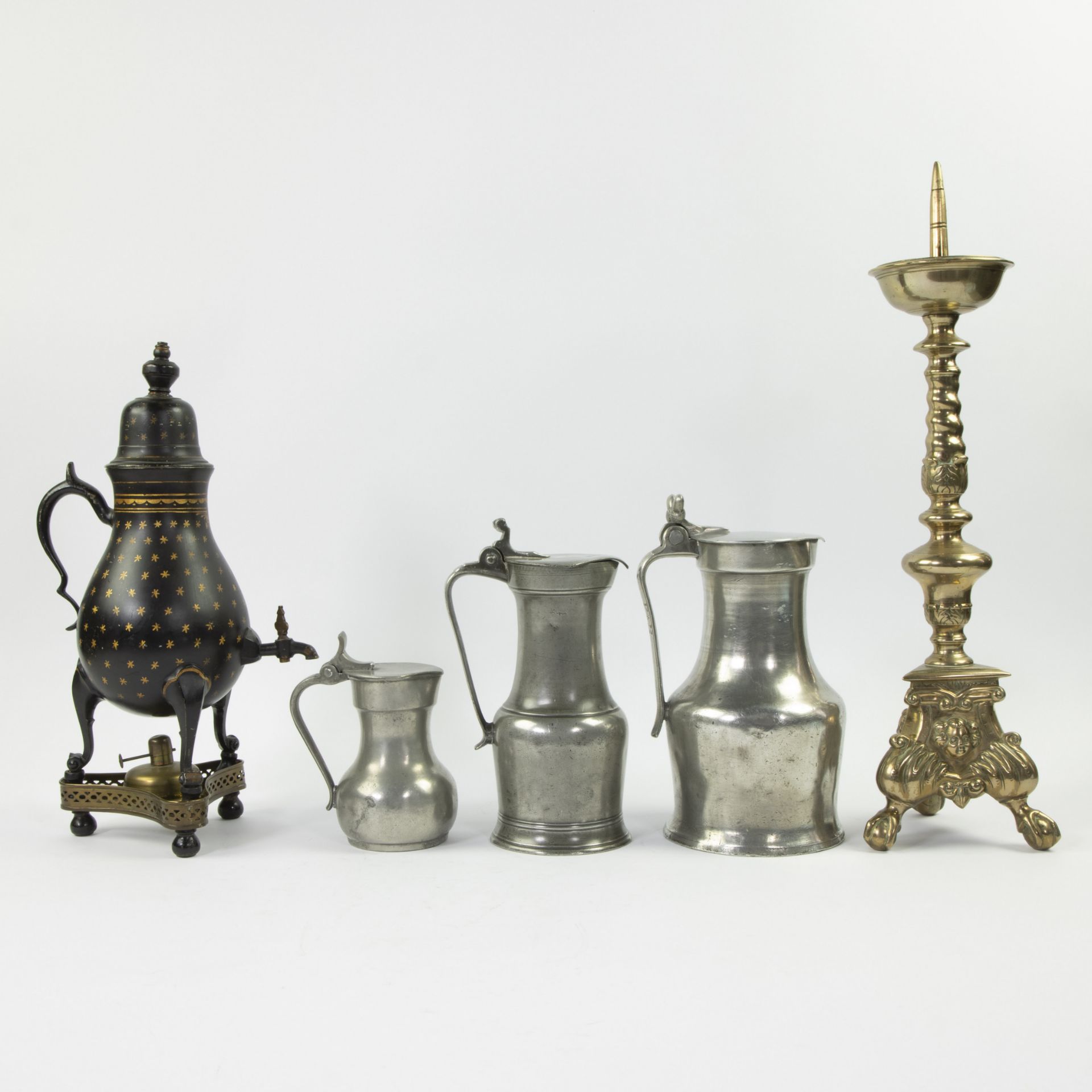 Lot of pewter and copper, 3 French pewter jugs 18th, candlestick 17th and Dutch tap jug circa 1850 - Bild 4 aus 4