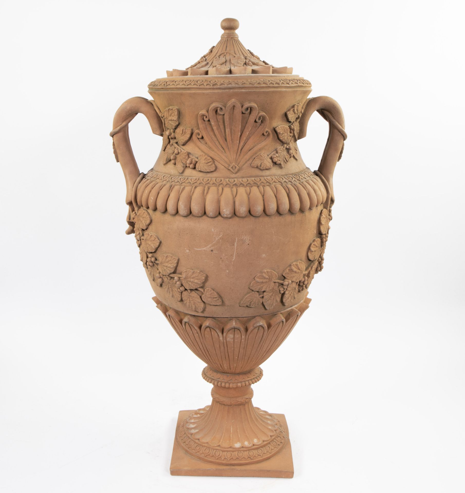 Pair of large 19th century terracotta garden vases decorated with leaf motifs - Bild 6 aus 9