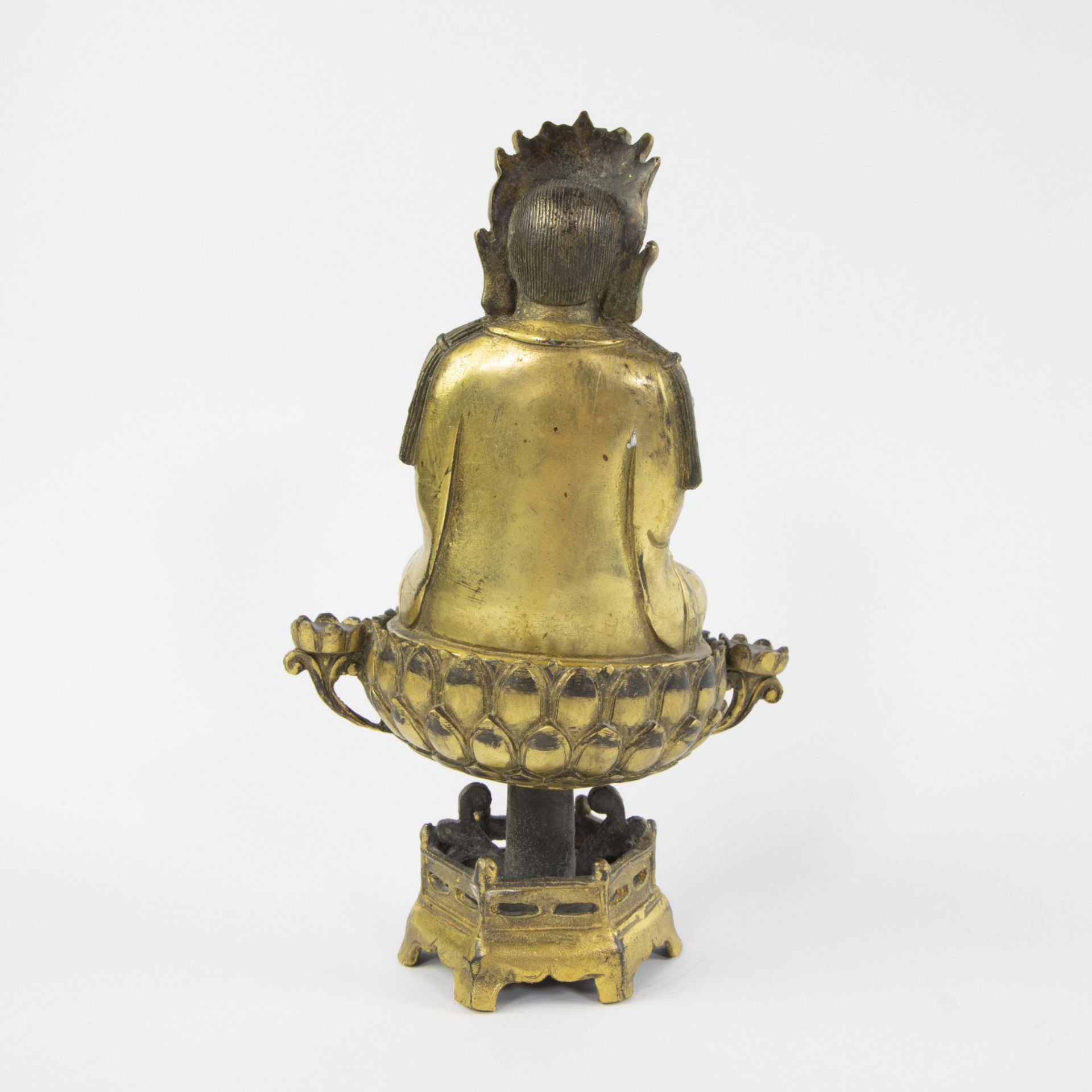 Bronze gilded Buddha with outstretched handon a lotus pedestal - Bild 3 aus 5
