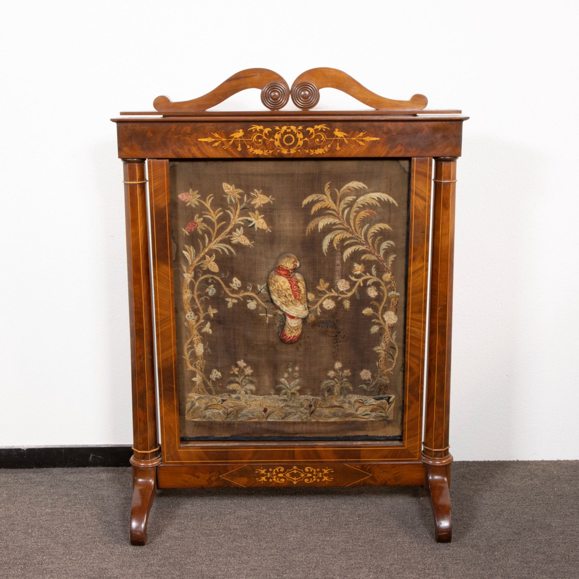 Fireplace screen in acajou with inlay and embroidery, decor parrot 19th century