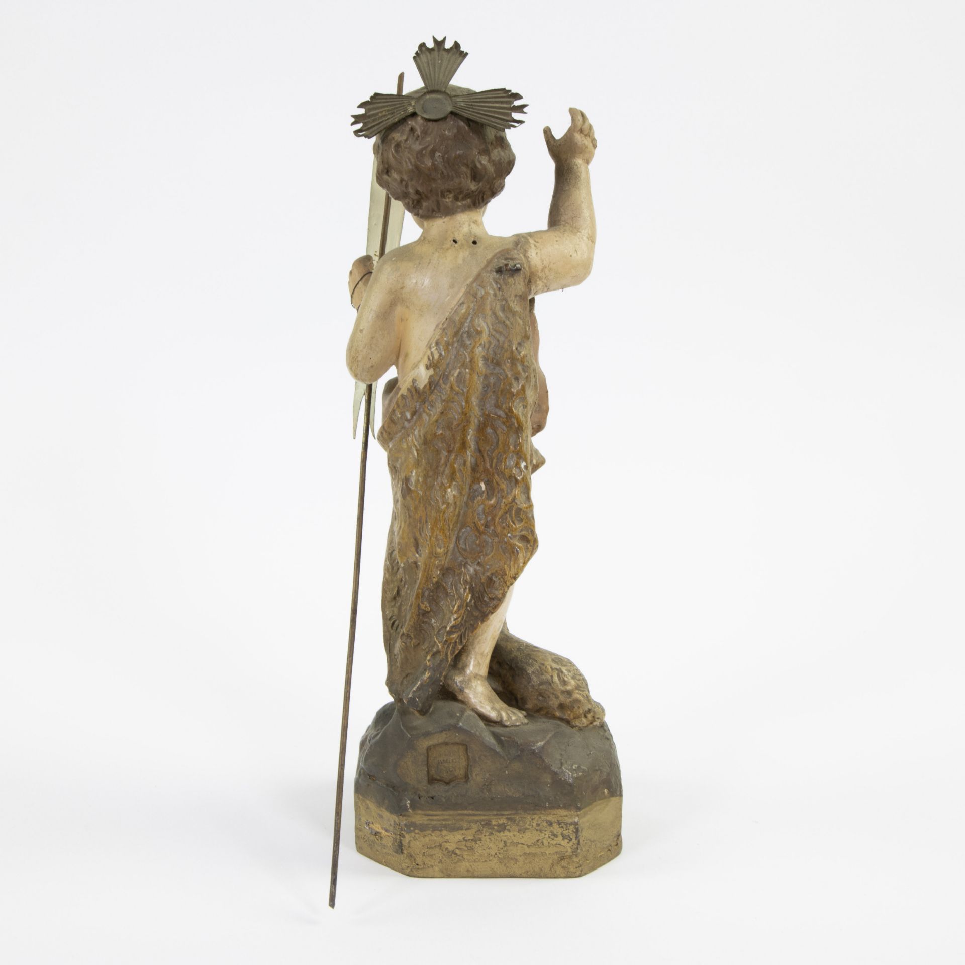 Patinated plaster Saint John the Baptist (Ecco Agnus Dei) early 19th century with wooden base - Bild 3 aus 5