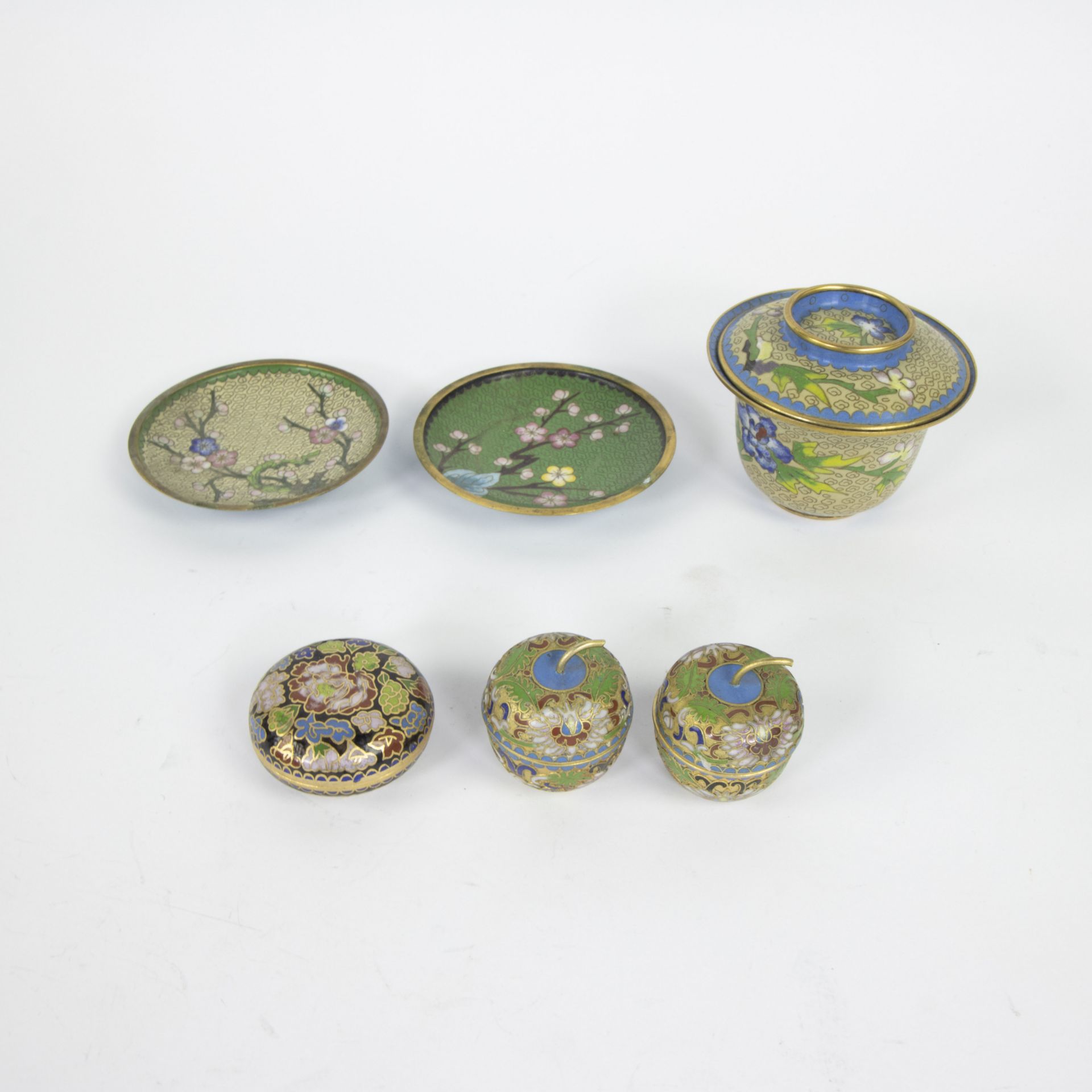 Collection of cloisonné, coupe, lidded jars, vase and dishes - Image 4 of 4
