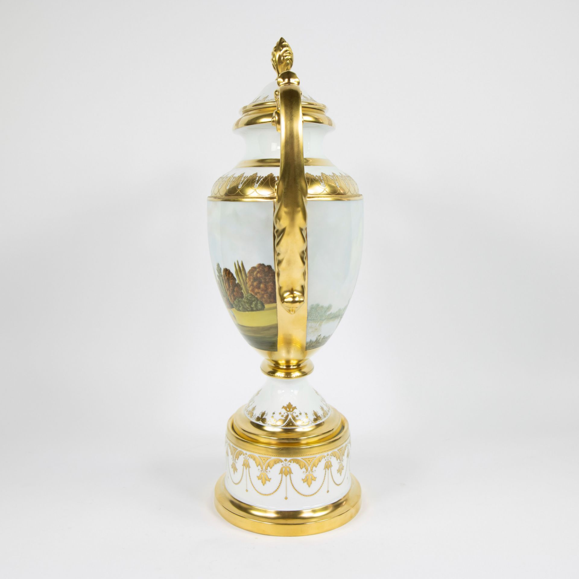 Large pompous vase, Hutschenreuther, 20th c., porcelain, richly gilt, on both sides finely handpaint - Bild 2 aus 7