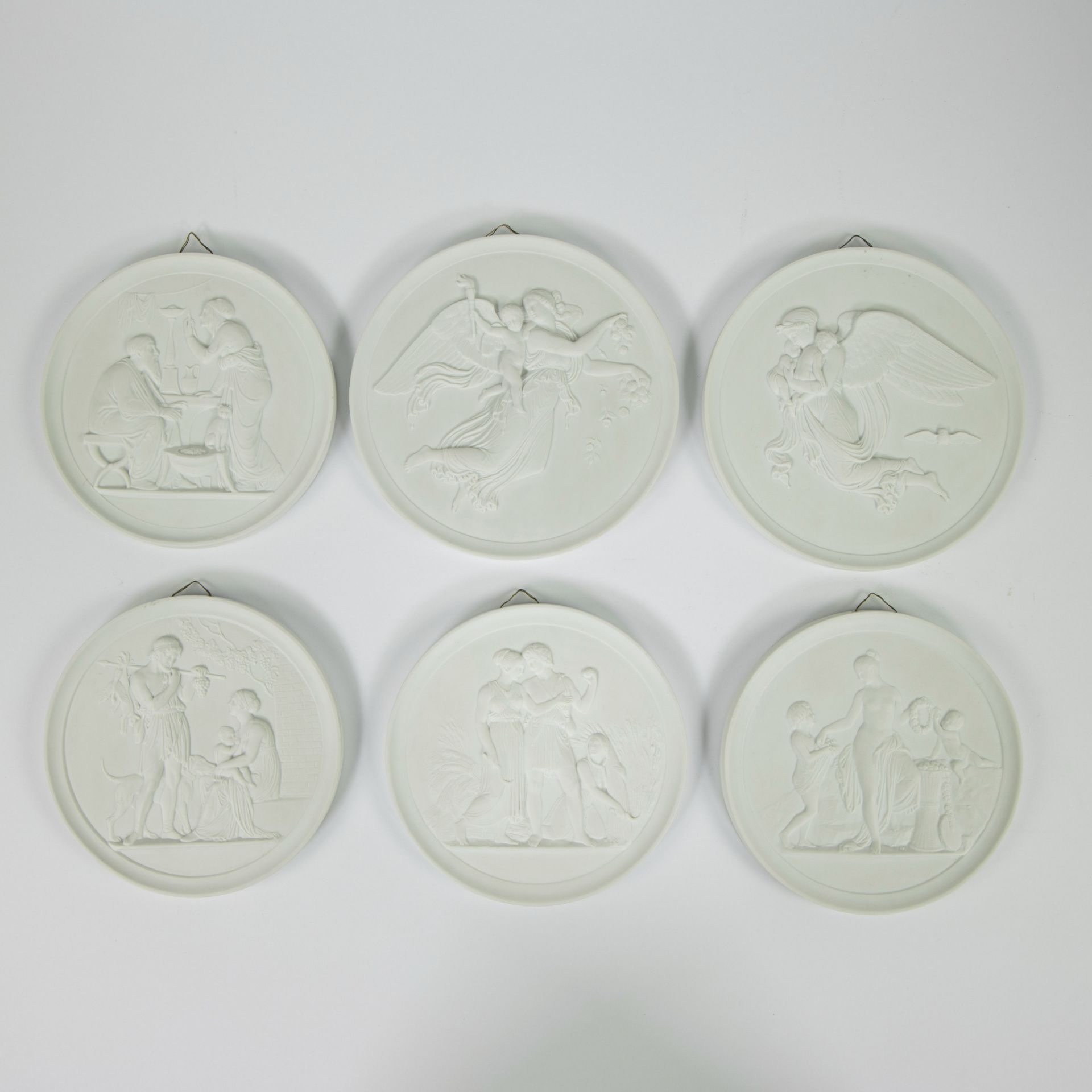 ROYAL COPENHAGEN vase and 6 plaques in biscuit/porcelain by Bertel Thorvaldson - Bild 2 aus 5