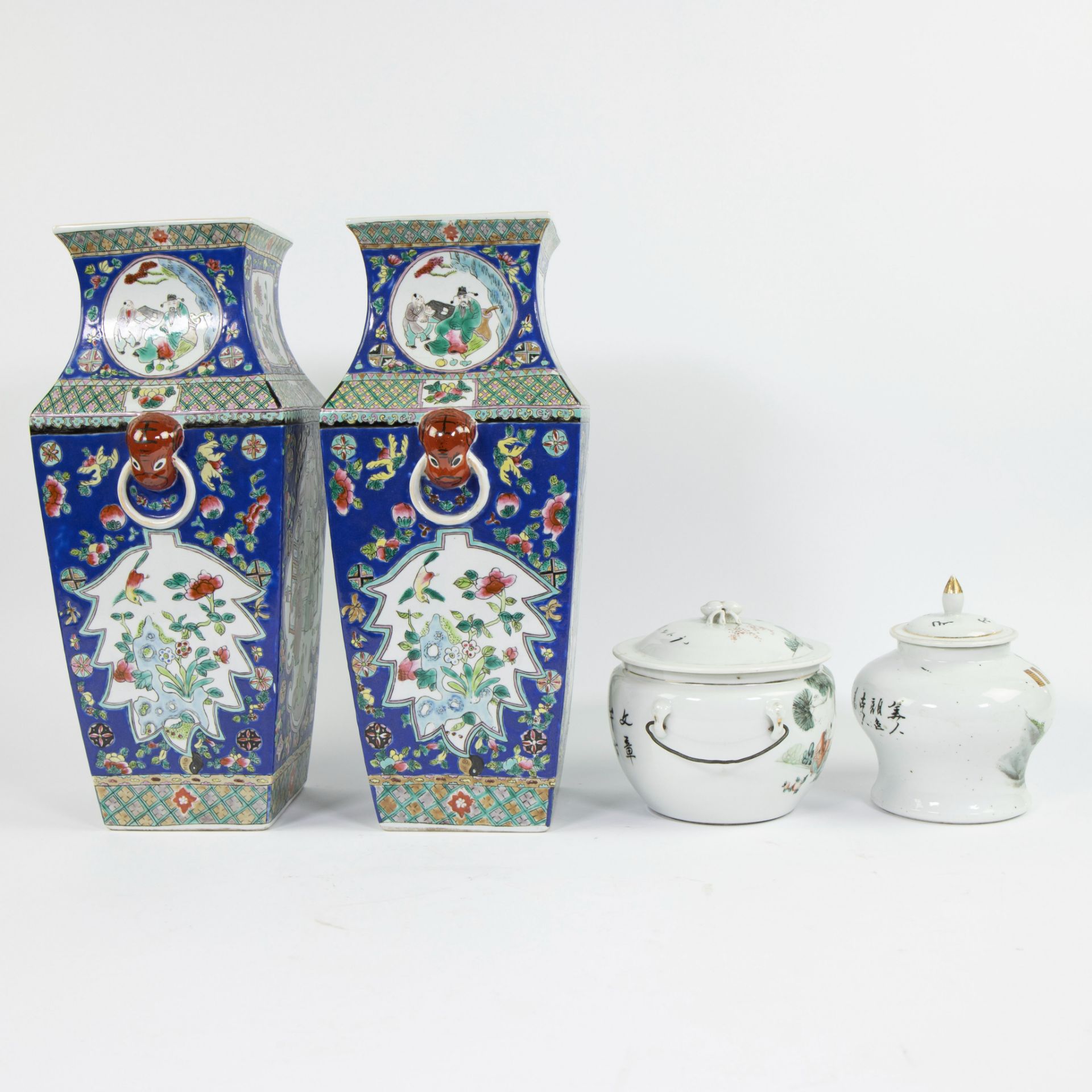 A collection of Chinese porcelain, 2 19th century lidded jars and a pair of blue famille rose vases - Image 4 of 8