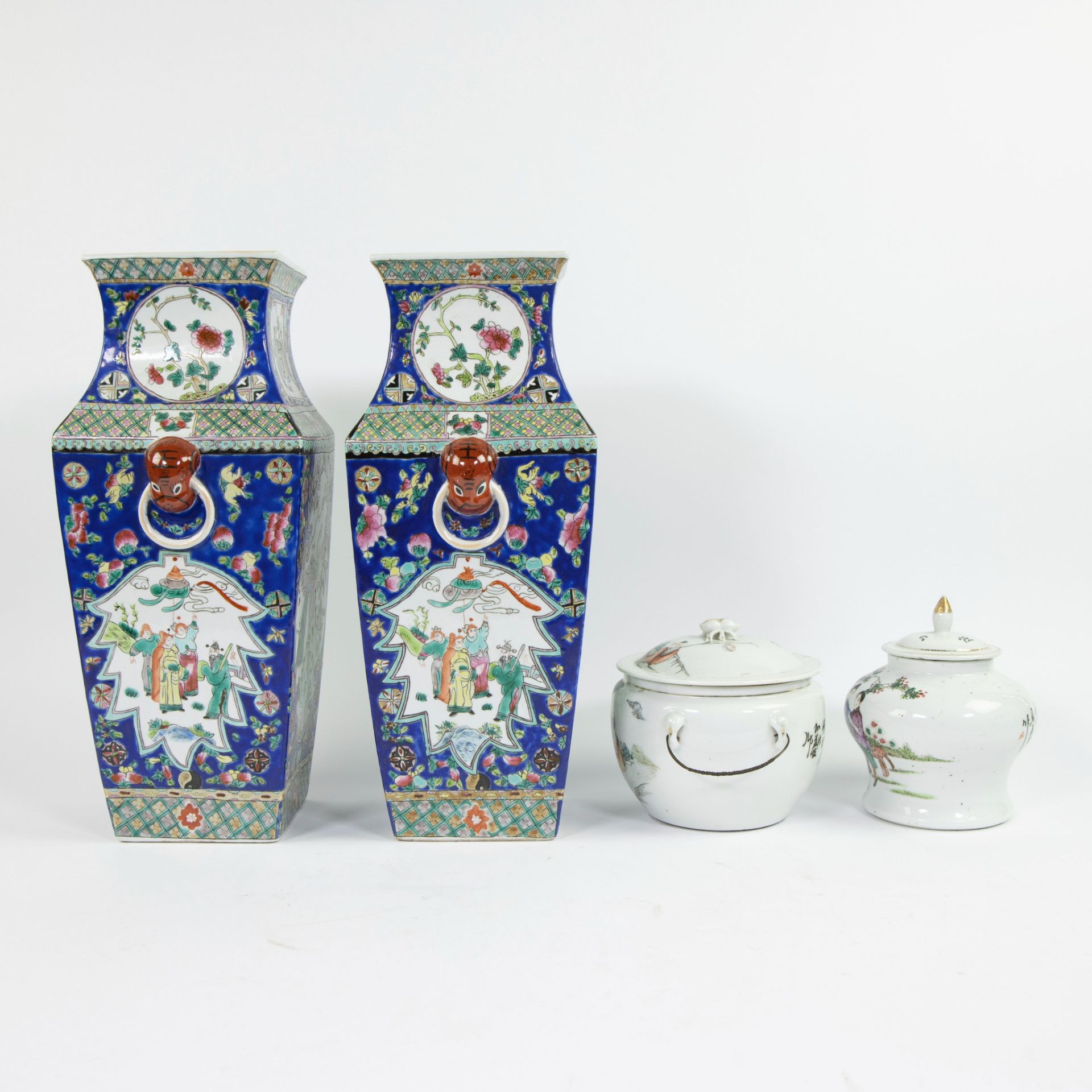 A collection of Chinese porcelain, 2 19th century lidded jars and a pair of blue famille rose vases - Image 2 of 8