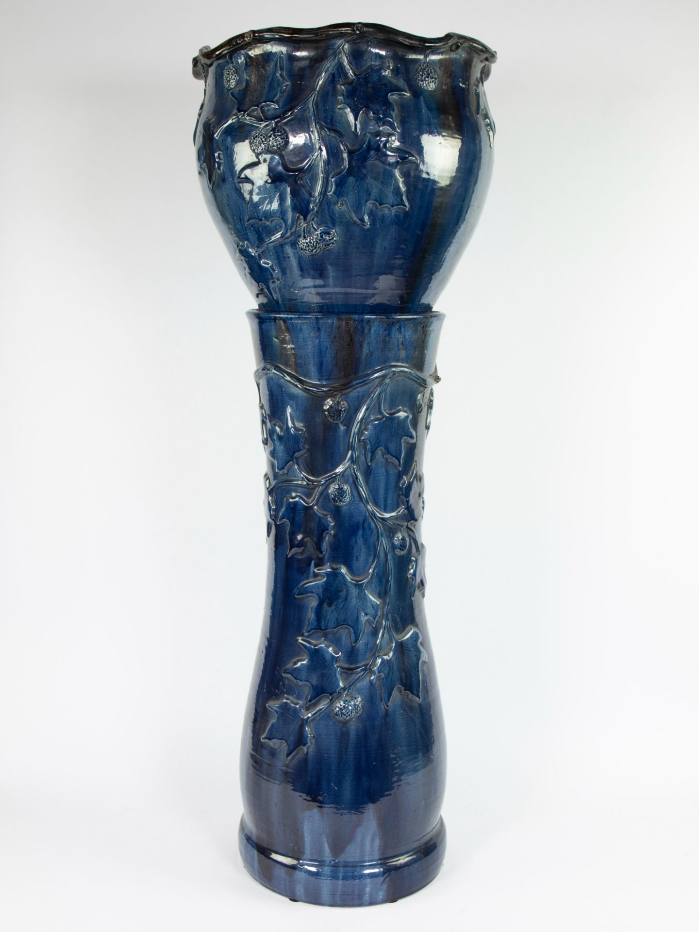 Plant stand in blue glazed ceramic decorated with leaf motifs - Bild 3 aus 4