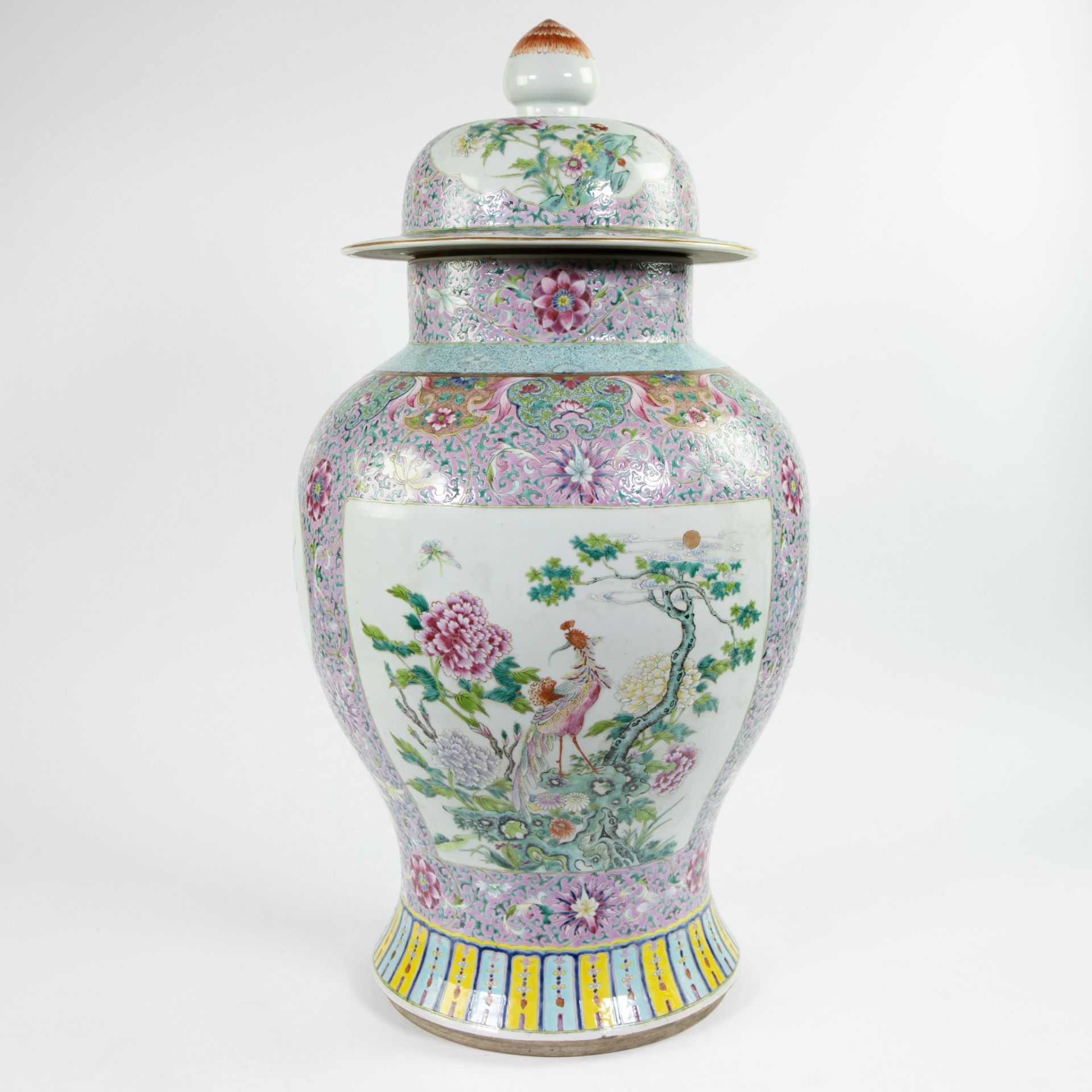 Exceptionally large Chinese famille rose jar and its cover, decorated in polychrome enamels, depicti