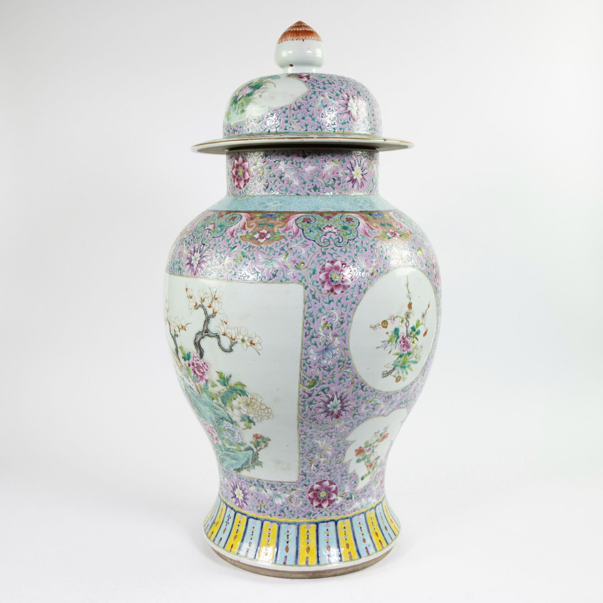 Exceptionally large Chinese famille rose jar and its cover, decorated in polychrome enamels, depicti - Image 6 of 12