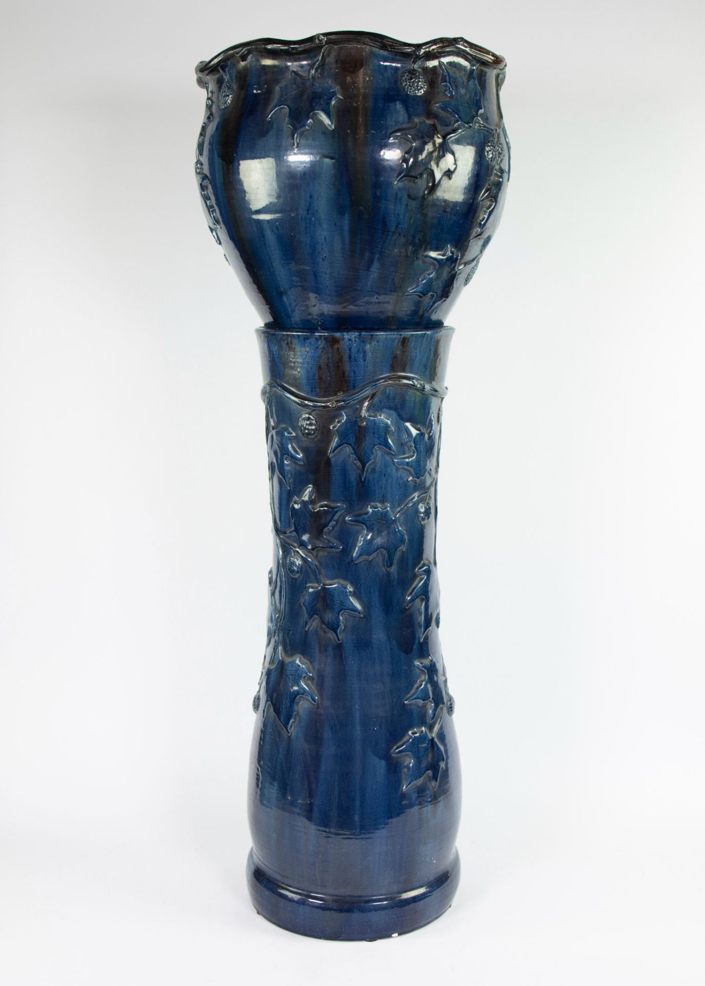 Plant stand in blue glazed ceramic decorated with leaf motifs - Bild 4 aus 4
