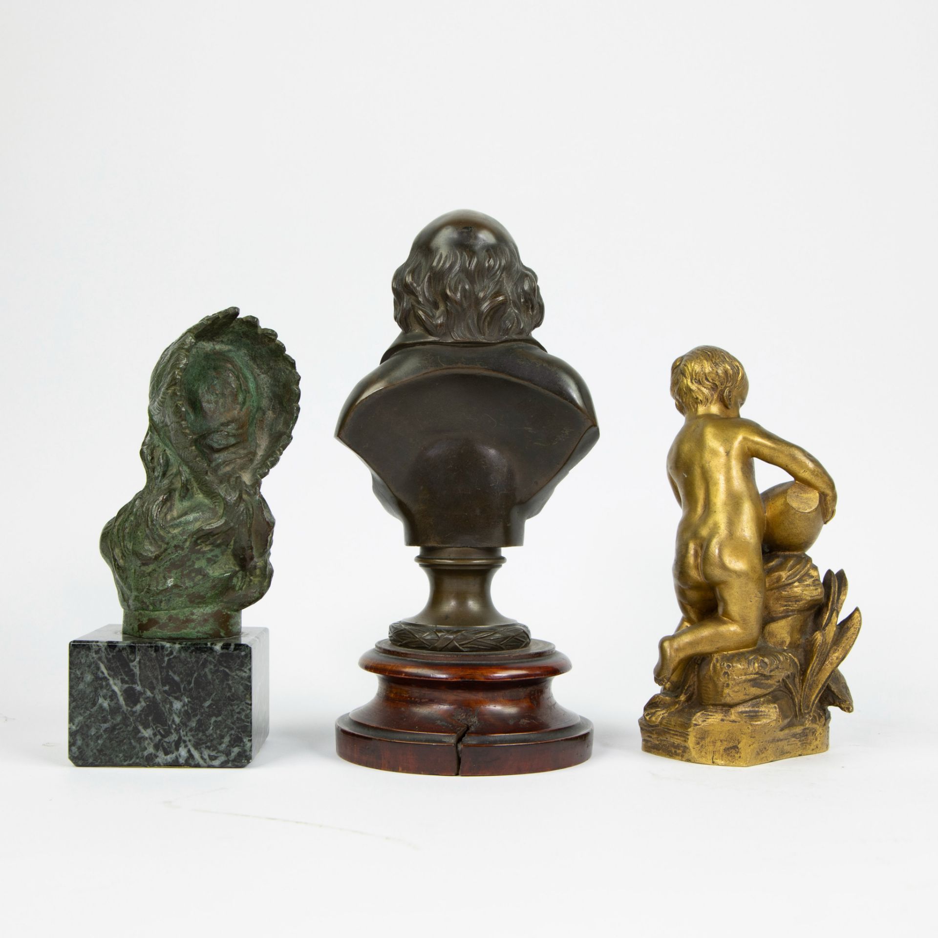 A collection of 3 bronzes and a marble ink set - Bild 4 aus 7