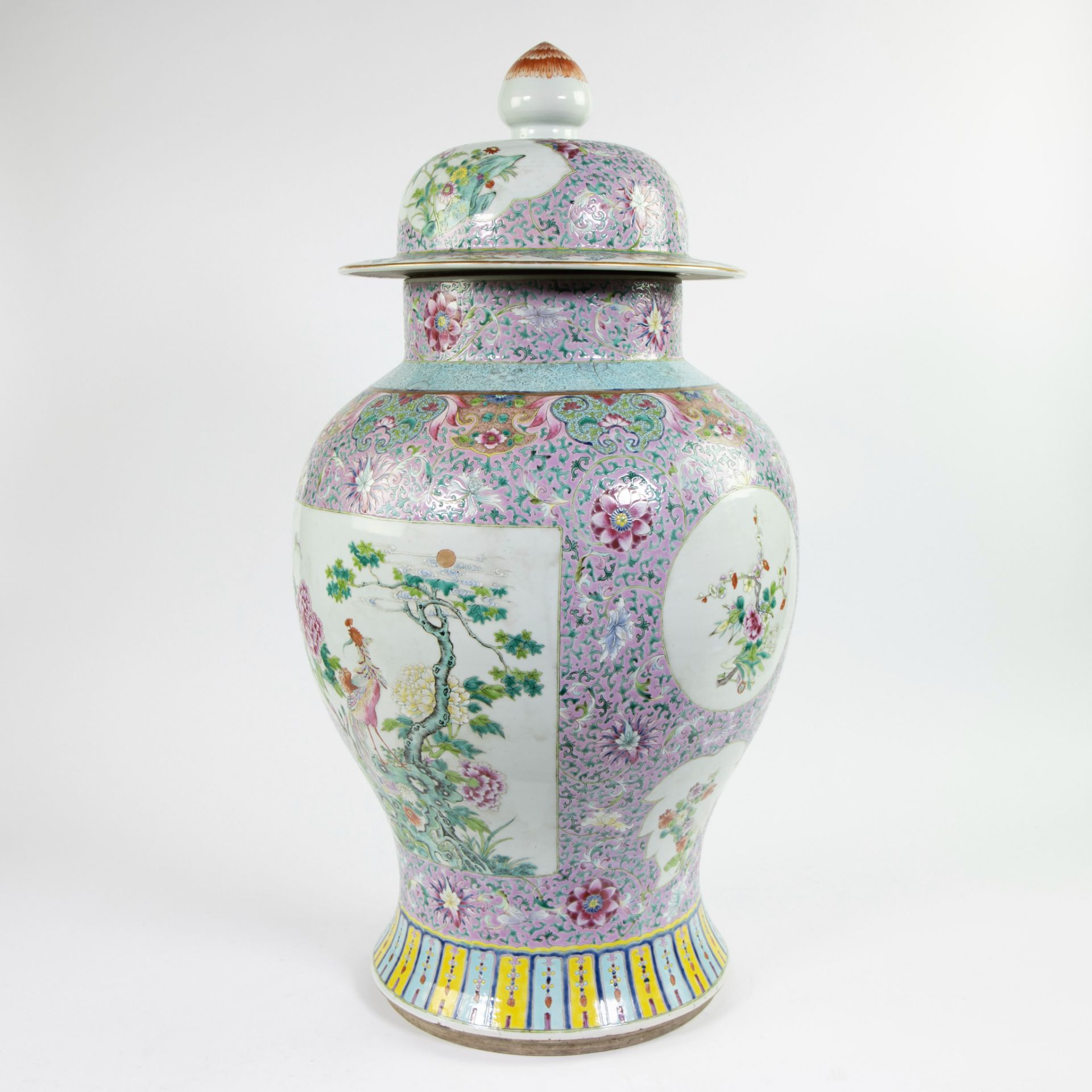 Exceptionally large Chinese famille rose jar and its cover, decorated in polychrome enamels, depicti - Image 2 of 12