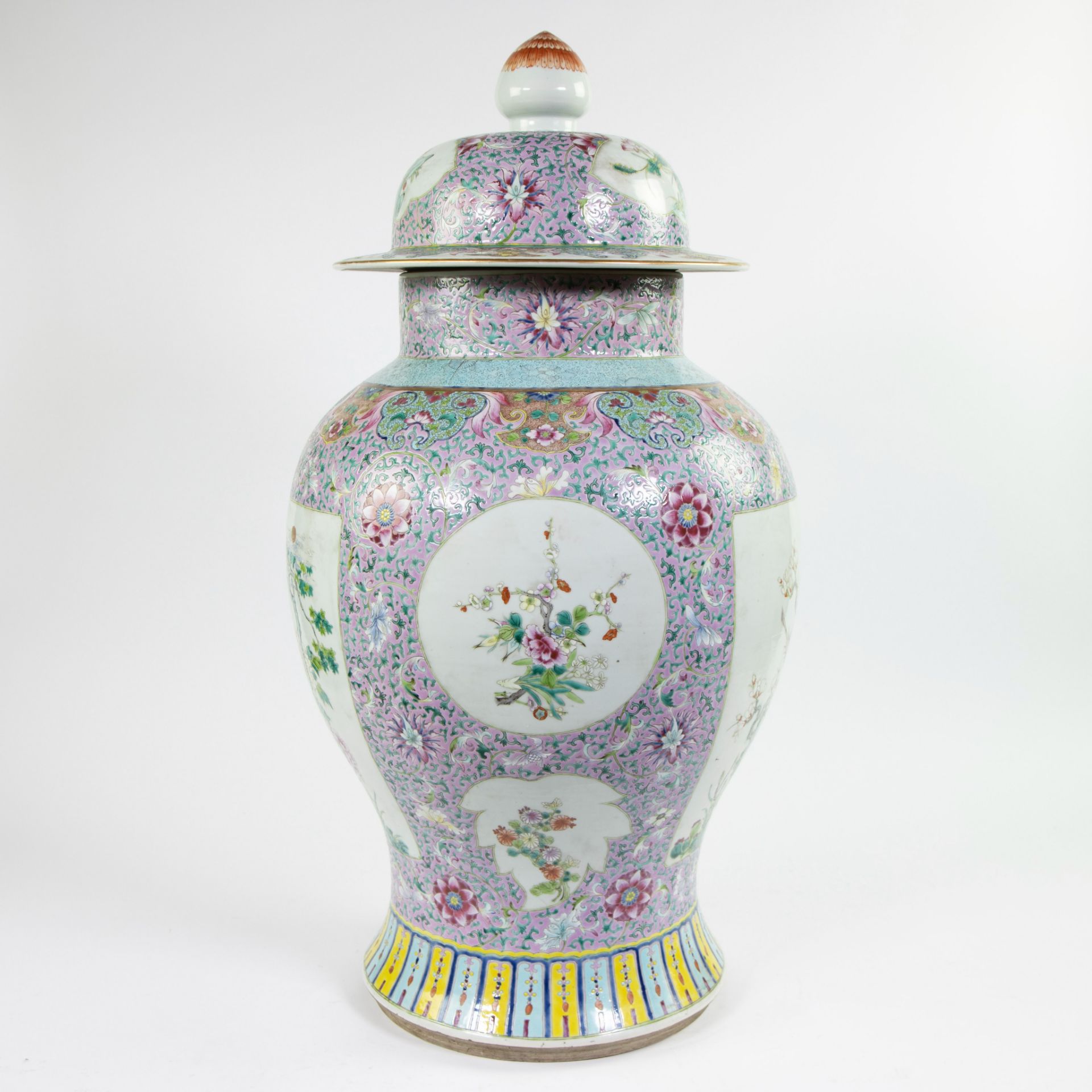 Exceptionally large Chinese famille rose jar and its cover, decorated in polychrome enamels, depicti - Image 3 of 12