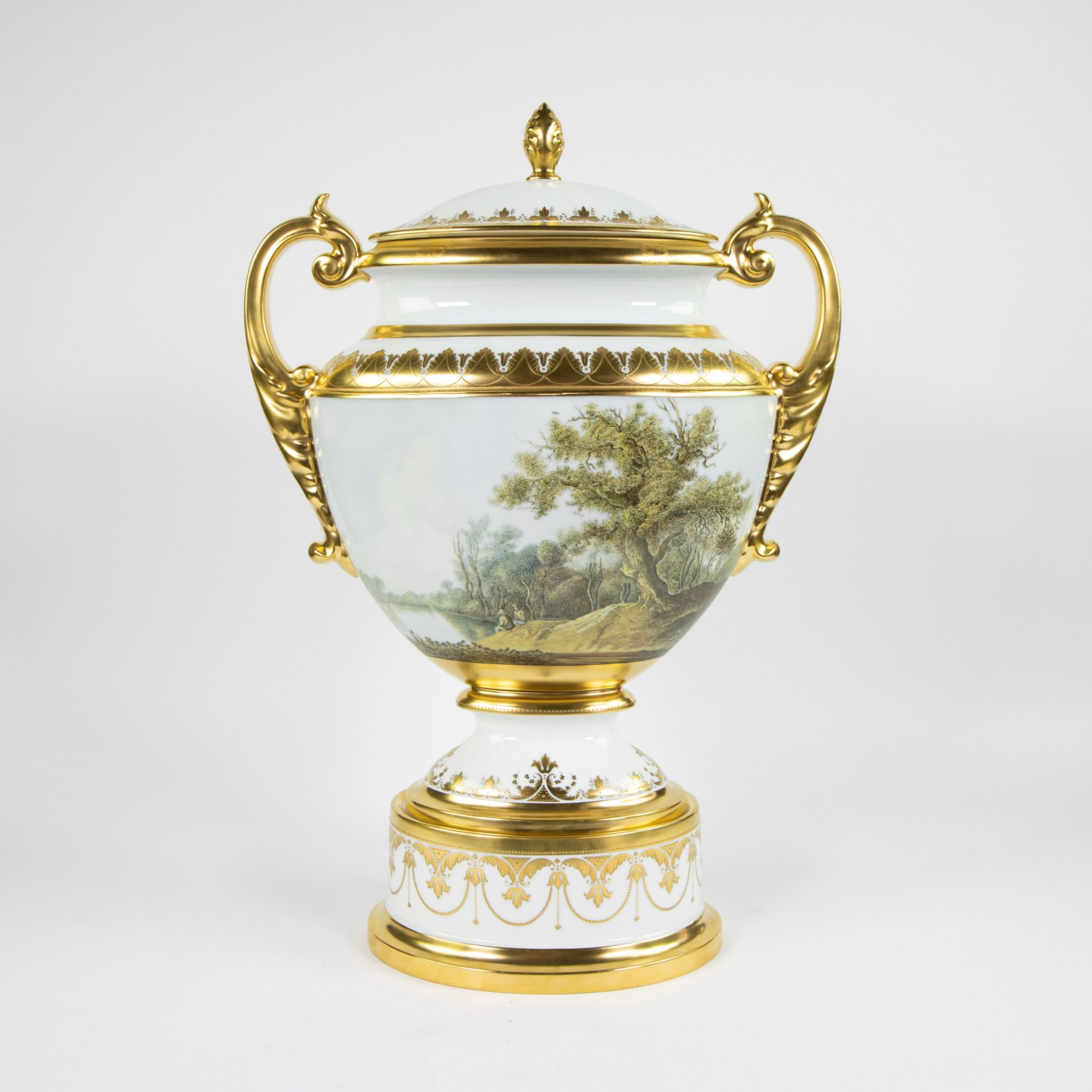 Large pompous vase, Hutschenreuther, 20th c., porcelain, richly gilt, on both sides finely handpaint - Bild 3 aus 7