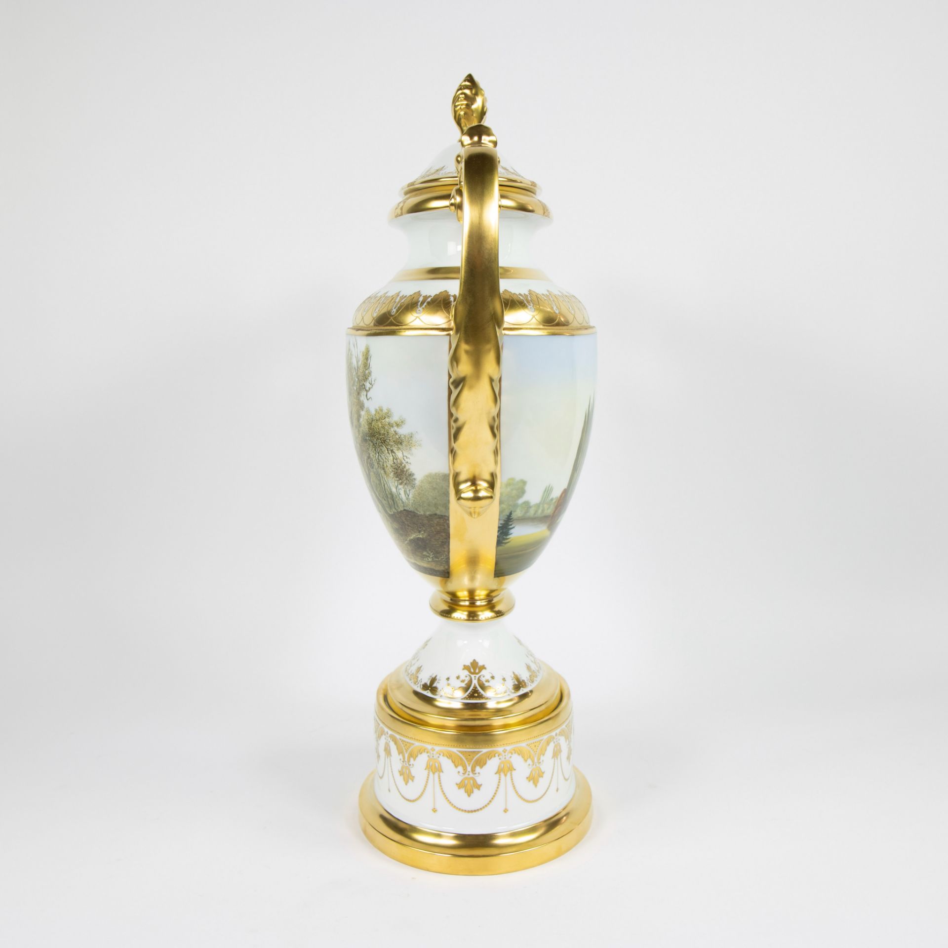 Large pompous vase, Hutschenreuther, 20th c., porcelain, richly gilt, on both sides finely handpaint - Bild 4 aus 7
