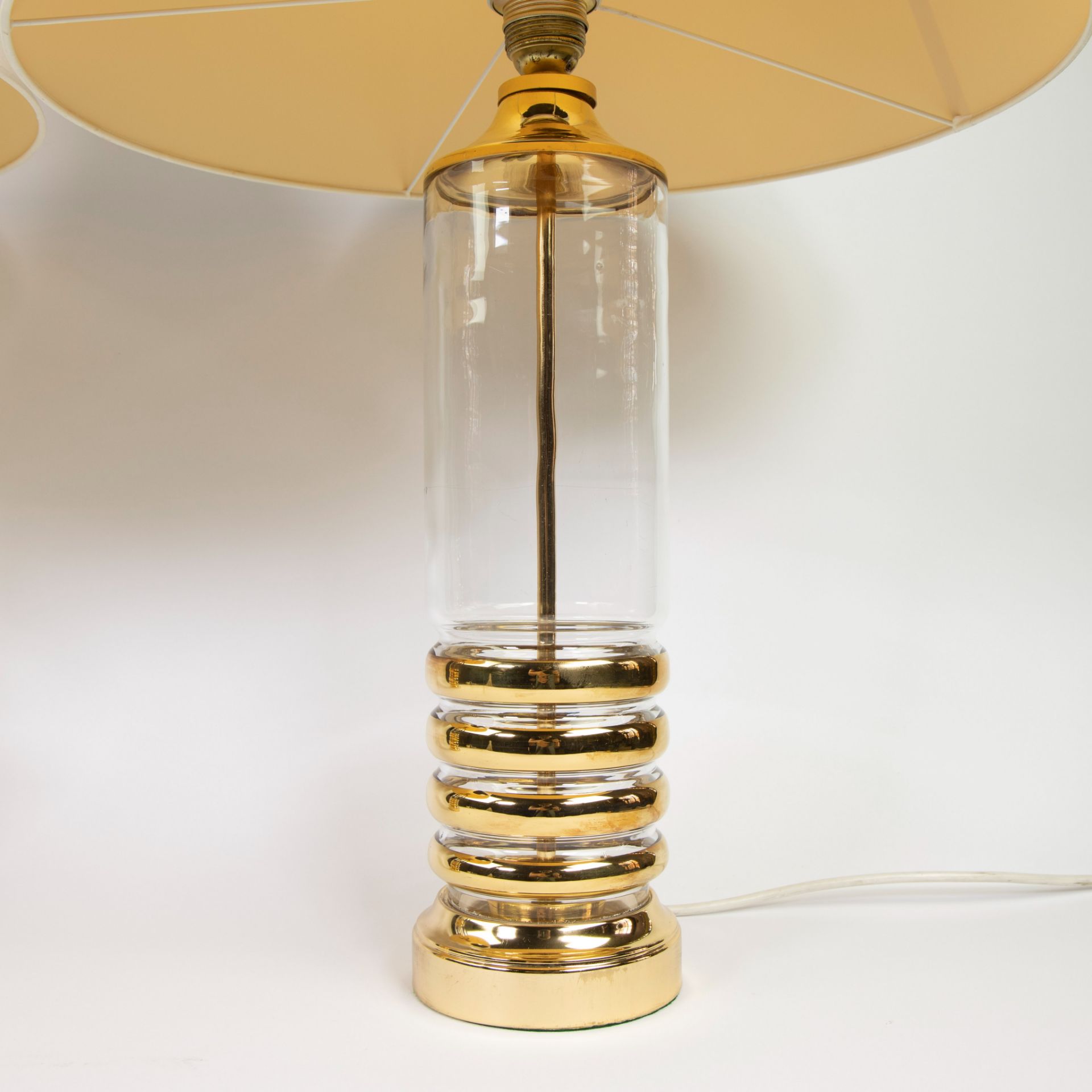 Pair of lampadaires with brass and transparent gold-plated glass base, 1970s - Image 2 of 2