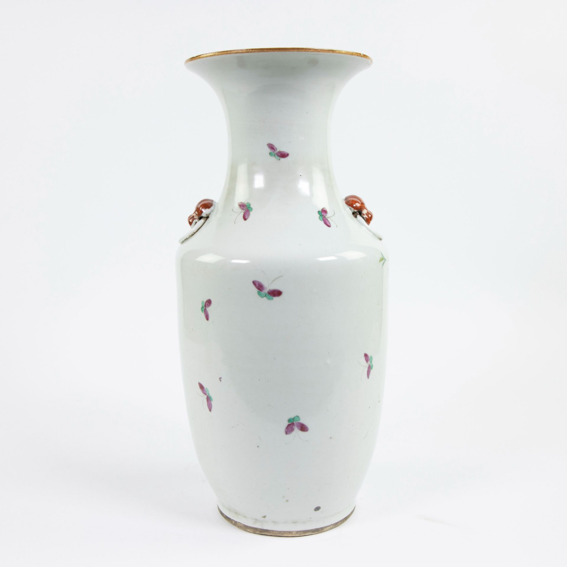 Chinese baluster vase decorated with birds and butterflies under a flowering tree, period republic - Bild 3 aus 6