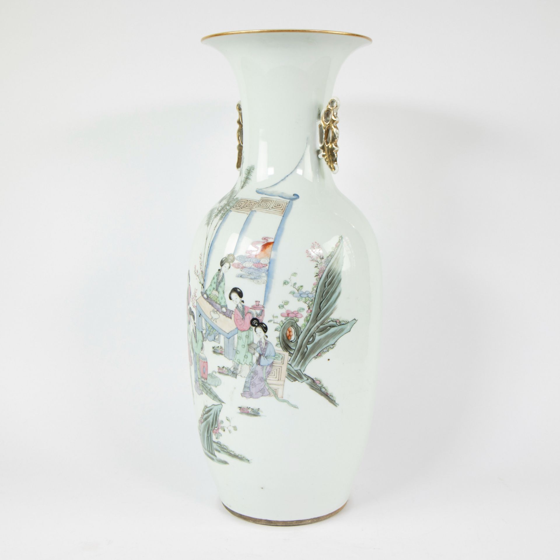 19th century Chinese famille rose vase decorated with figures - Image 2 of 10