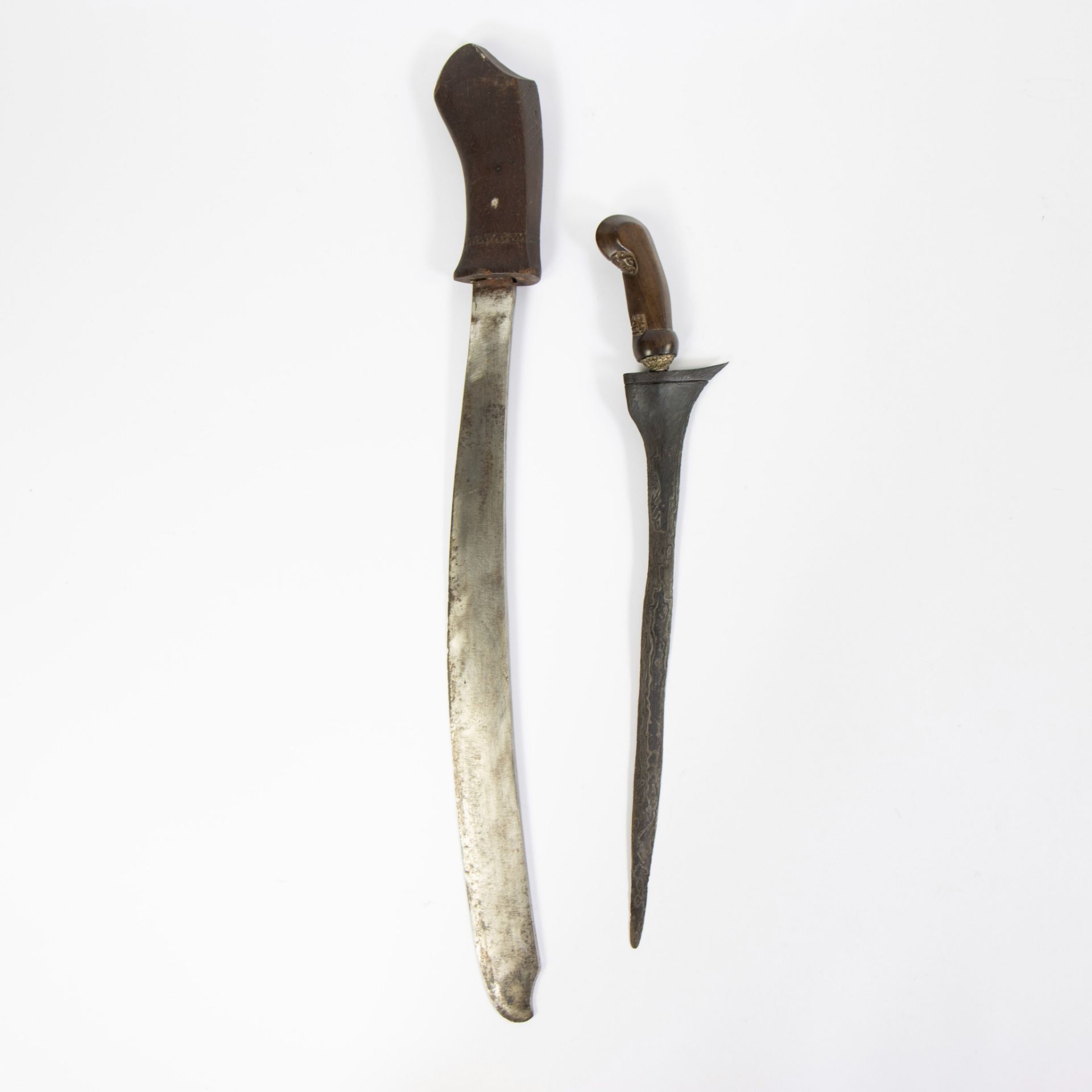 Golok machete (Java) & Yosyakarta kris with plank (Pamor) - Image 3 of 3