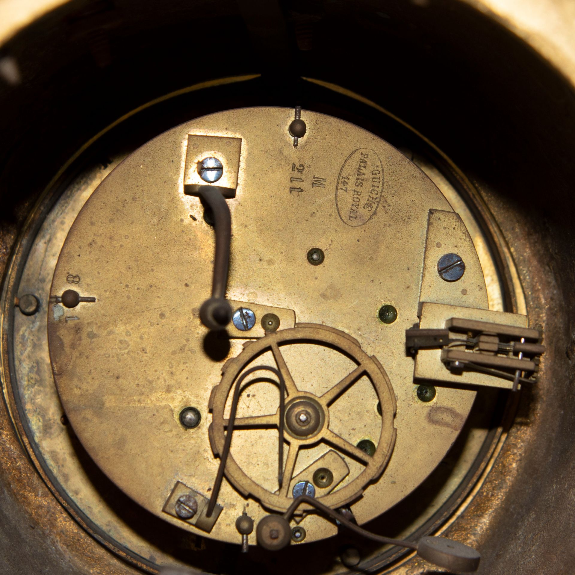 An impressive three-part-piece gilded Louis XV clock from famous French clockmaker Guiche Palais Roy - Image 6 of 11