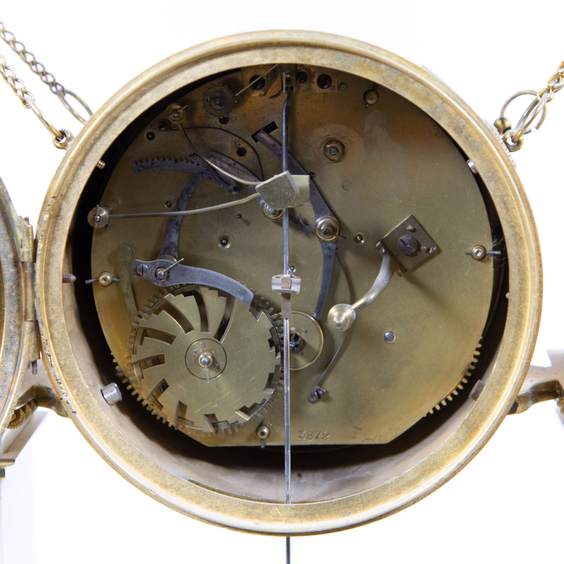 French Directoire mantel clock on white marble base with 2 columns decorated with fire-gilt brass or - Image 5 of 6