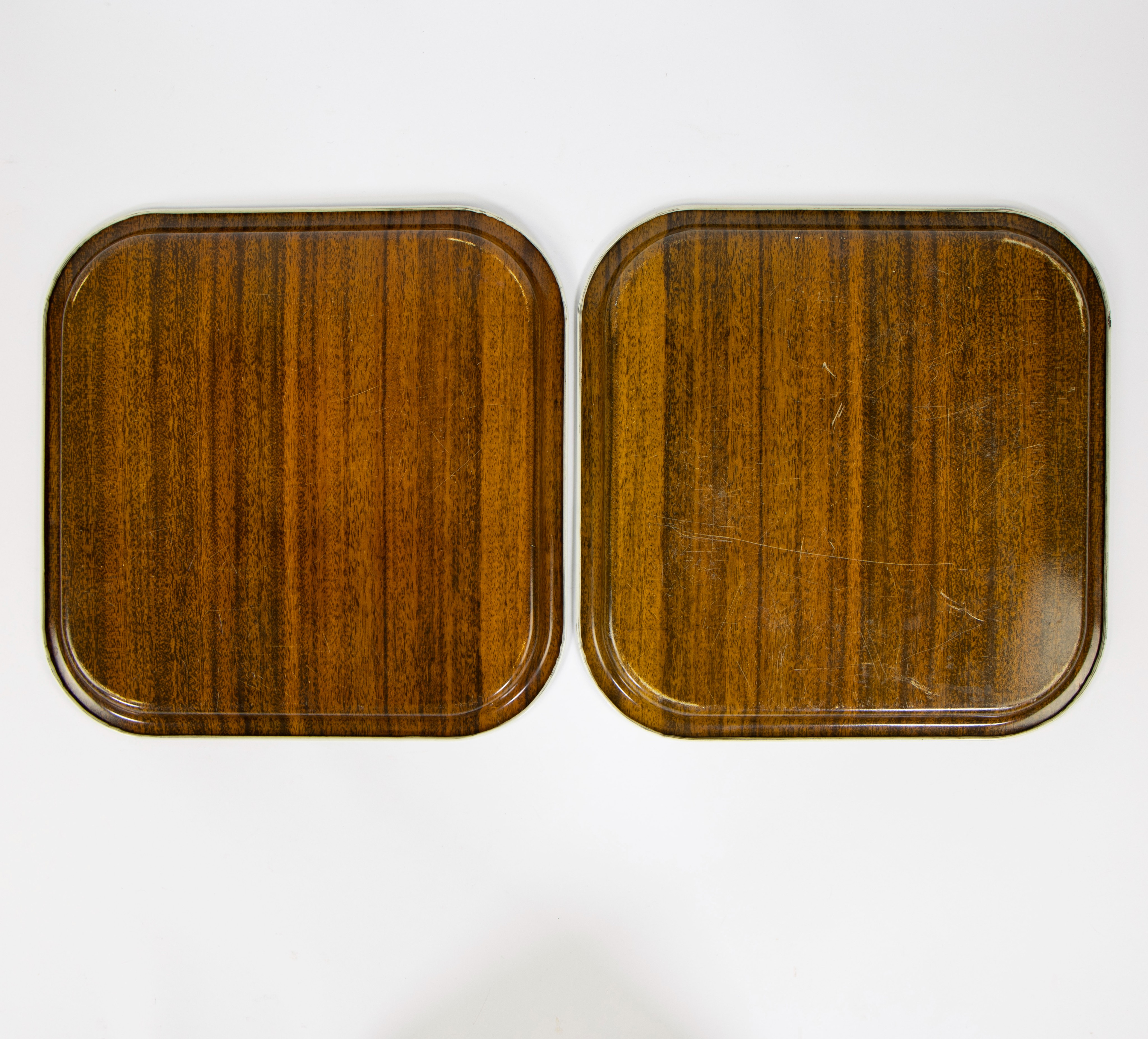 Two beautiful serving trays made of metal, with nice pistol and guns pattern. From the 1960s, unmark - Image 2 of 2