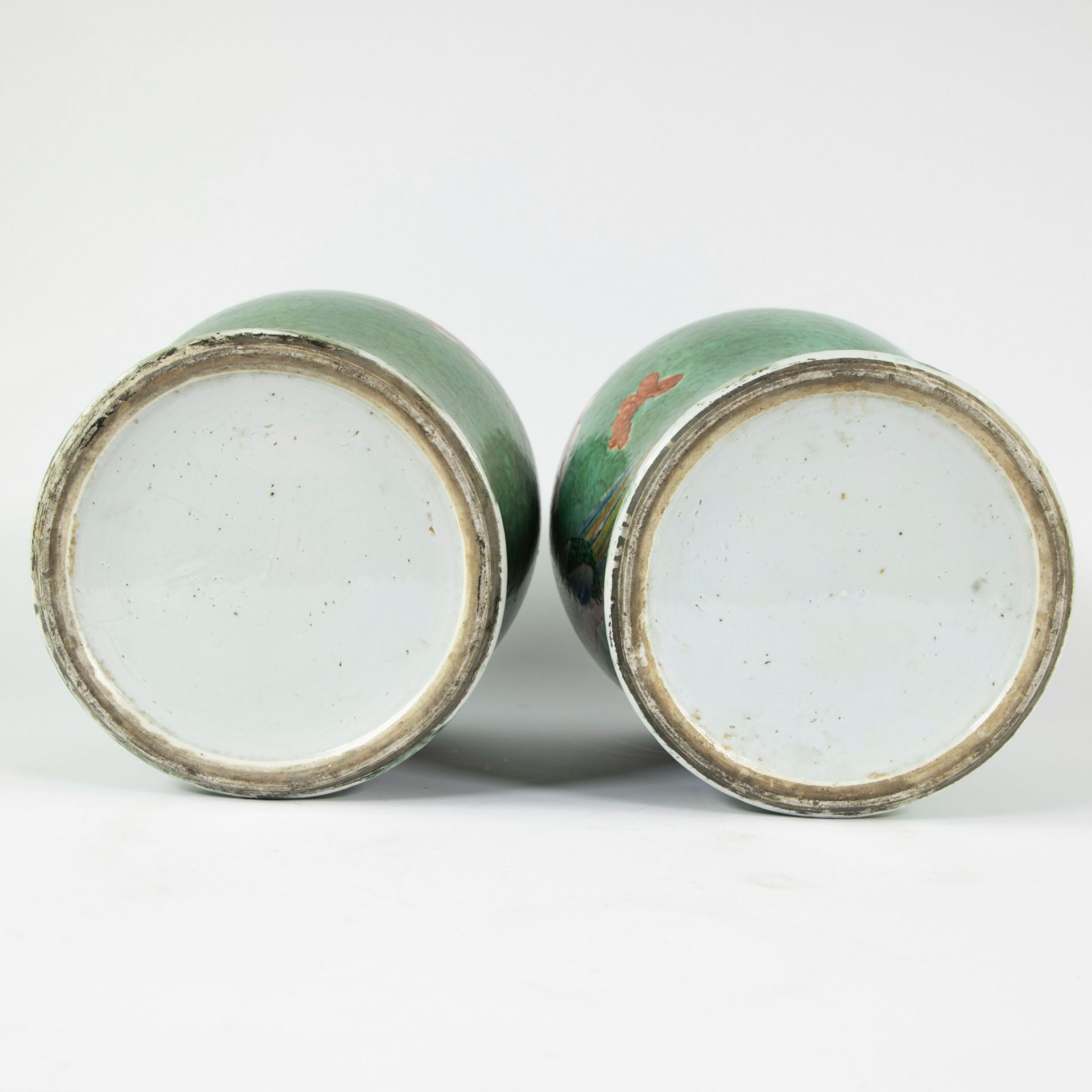 Pair of Chinese baluster shaped jars and their covers symmetrically decorated in fencai enamels depi - Image 12 of 12