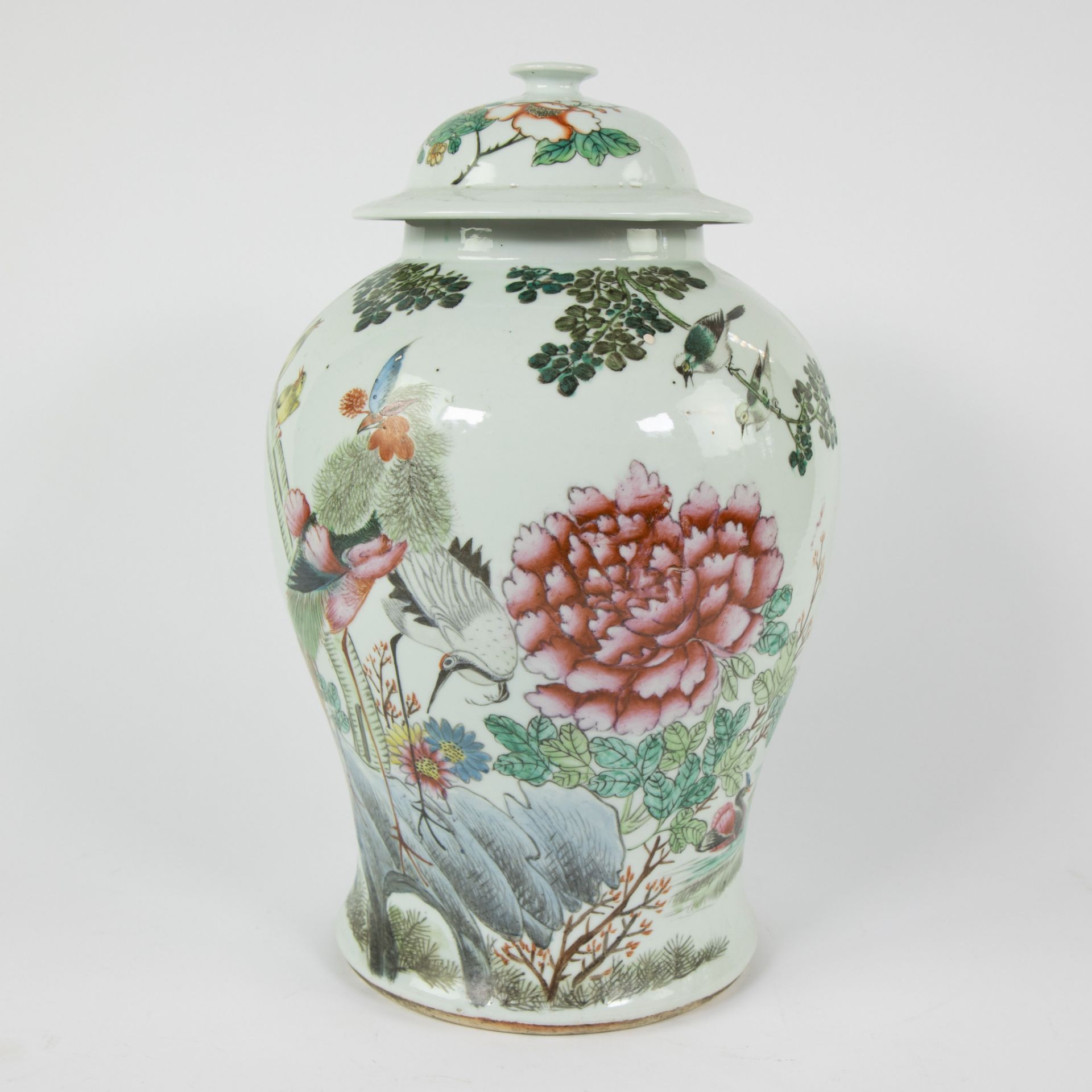 Chinese famille rose covered vase decorated with birds and flowers, 19th C - Image 2 of 13