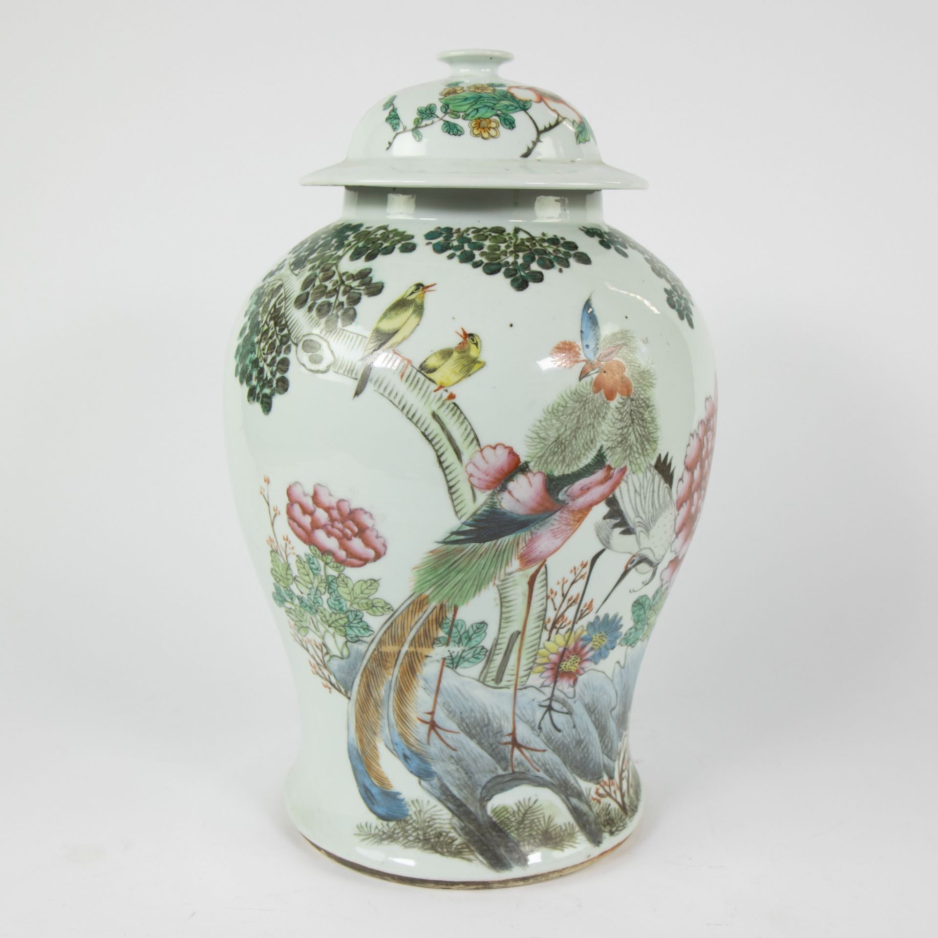 Chinese famille rose covered vase decorated with birds and flowers, 19th C - Image 9 of 13