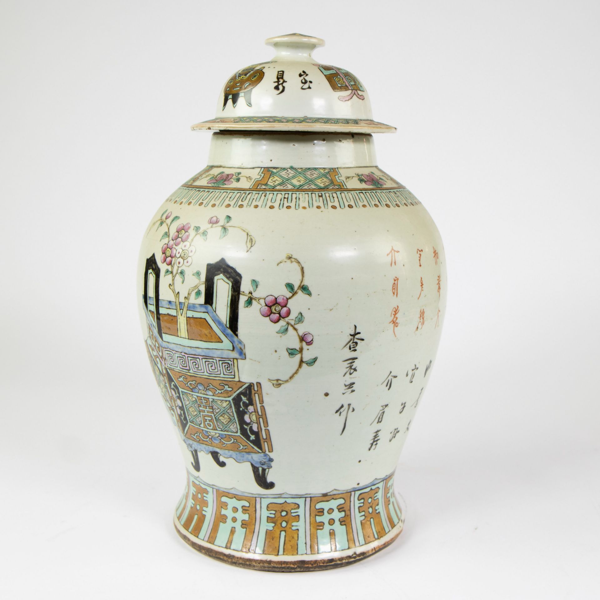 Chinese porcelain lidded jar famille rose decorated with polychrome enamels - Image 6 of 12