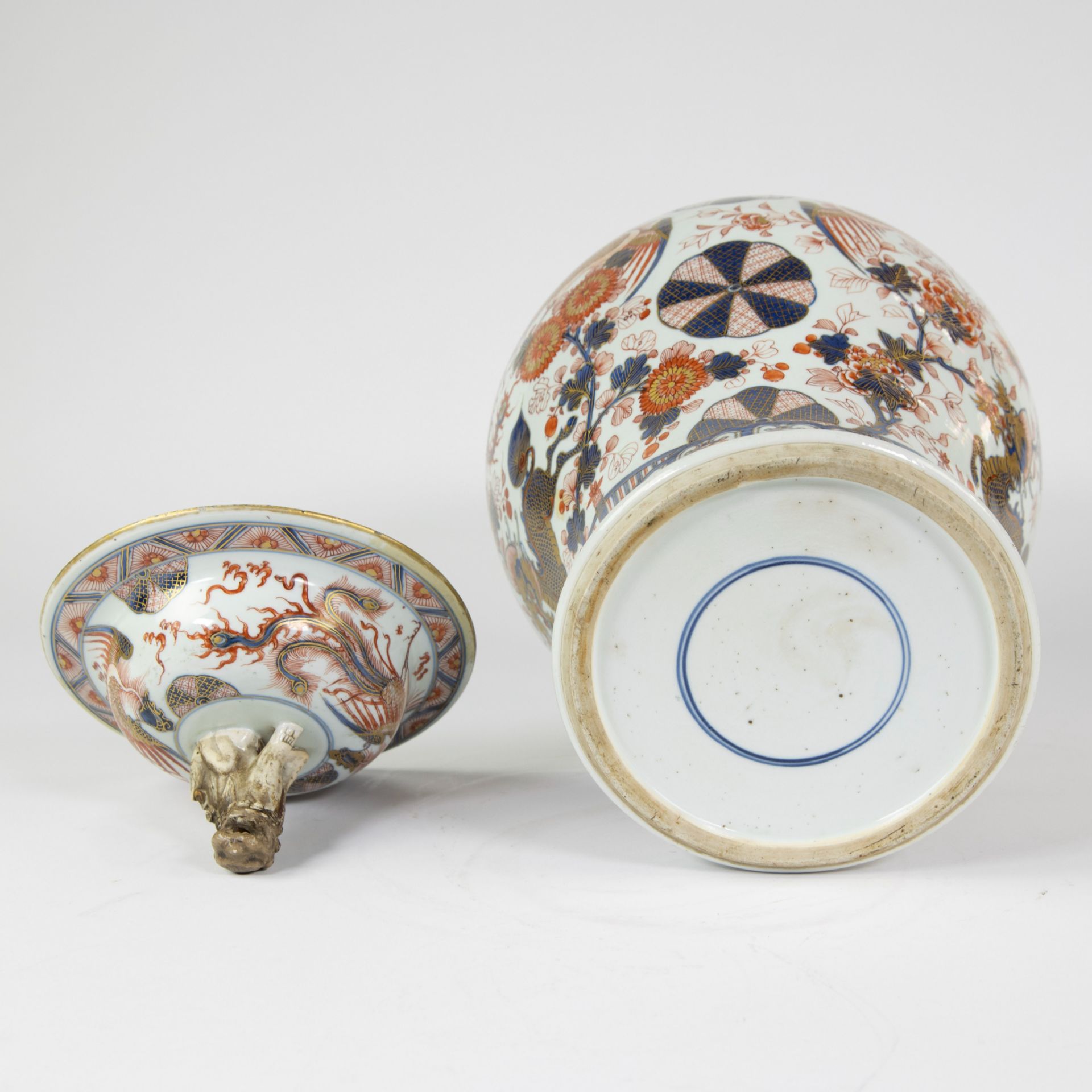 Chinese porcelain jar and its cover, decorated imari enamels, 18th century - Image 12 of 12