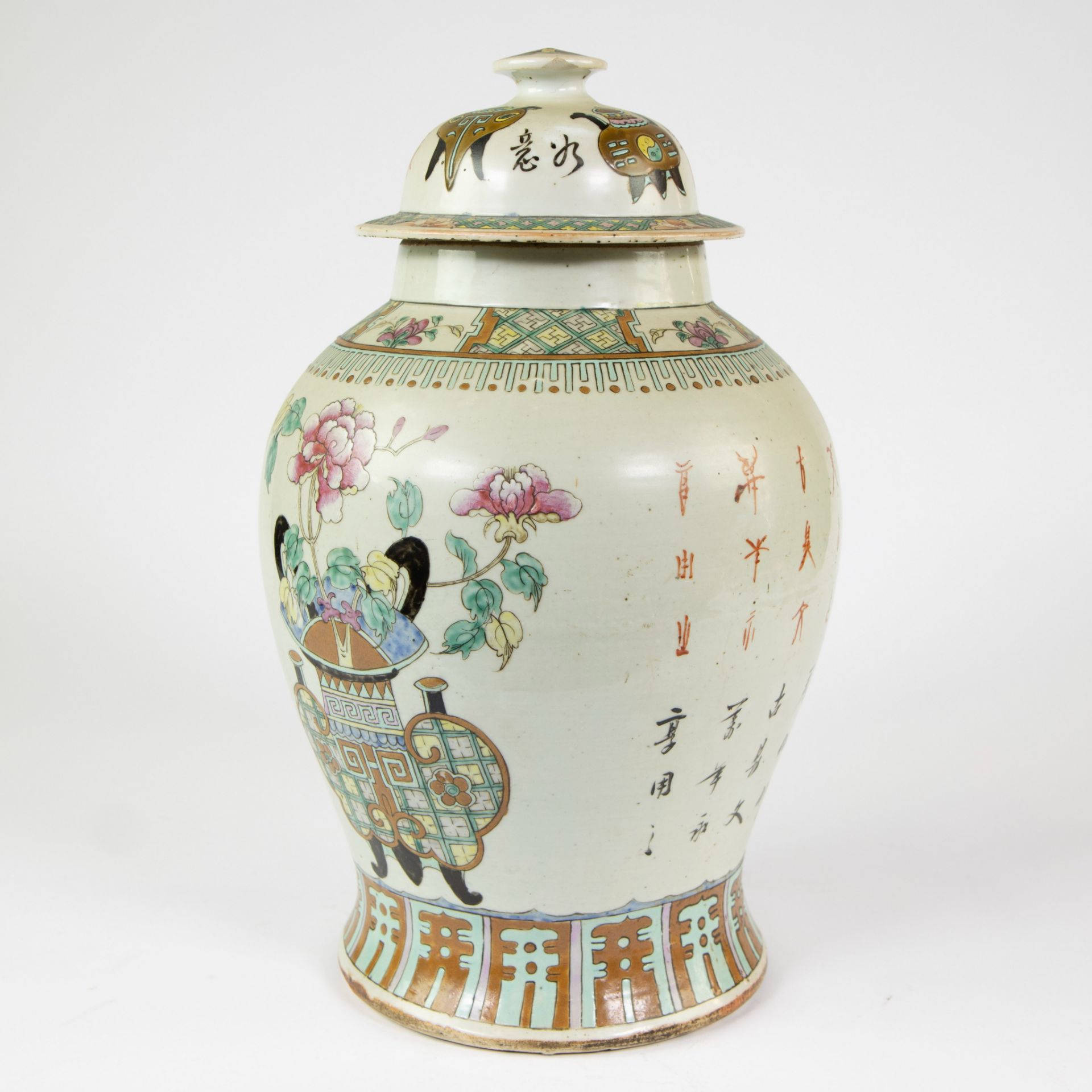 Chinese porcelain lidded jar famille rose decorated with polychrome enamels - Image 2 of 12