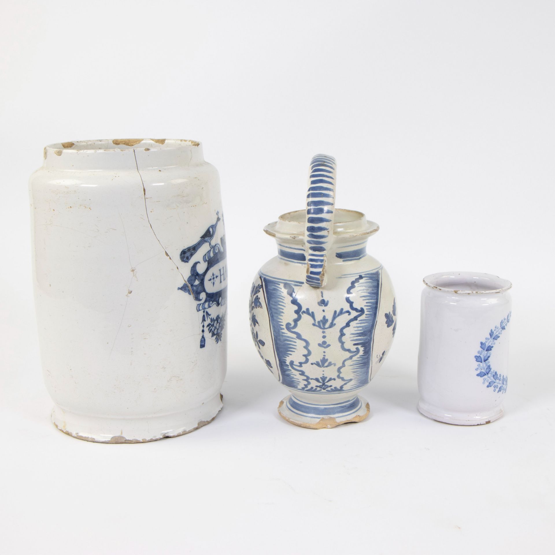 Collection of Delft pharmacy jar 18th century, ointment jar Brussels ca 1800 and pot faience 18th ce - Image 4 of 5