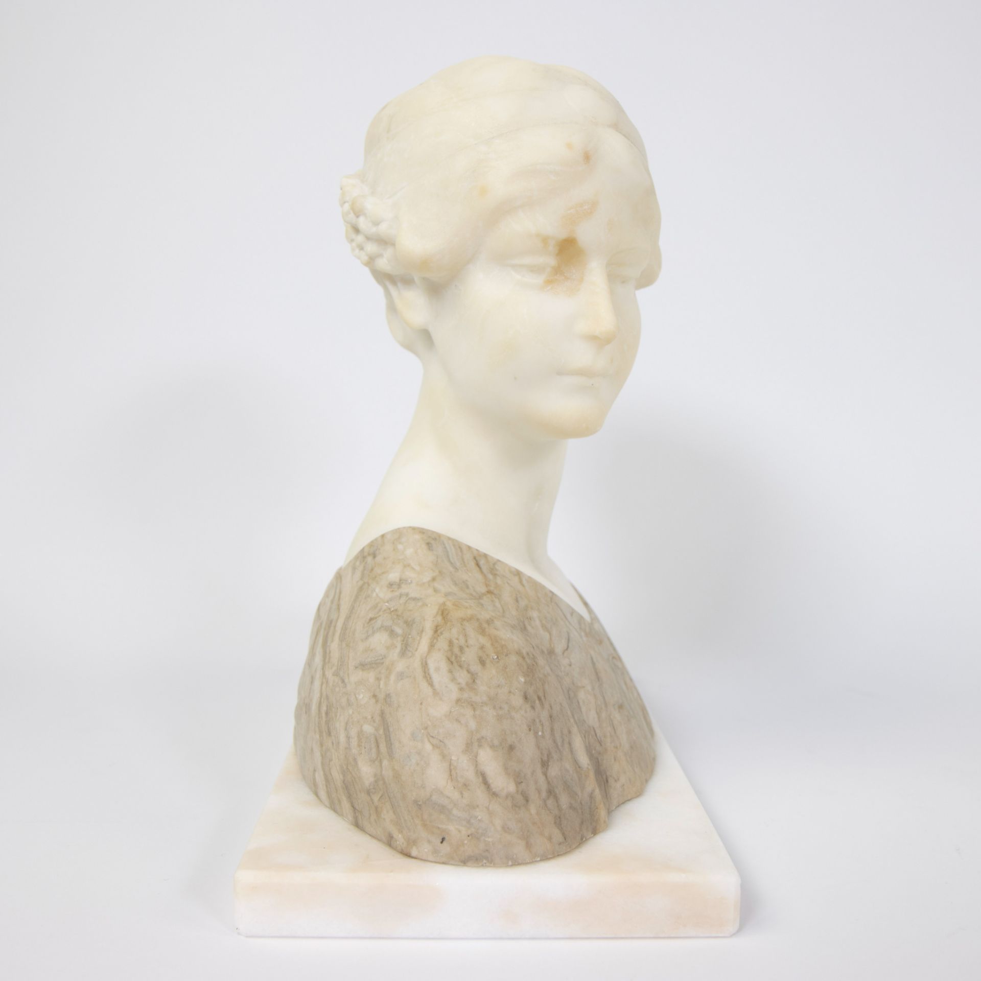 Women's bust in alabaster ca 1900 - Image 5 of 5