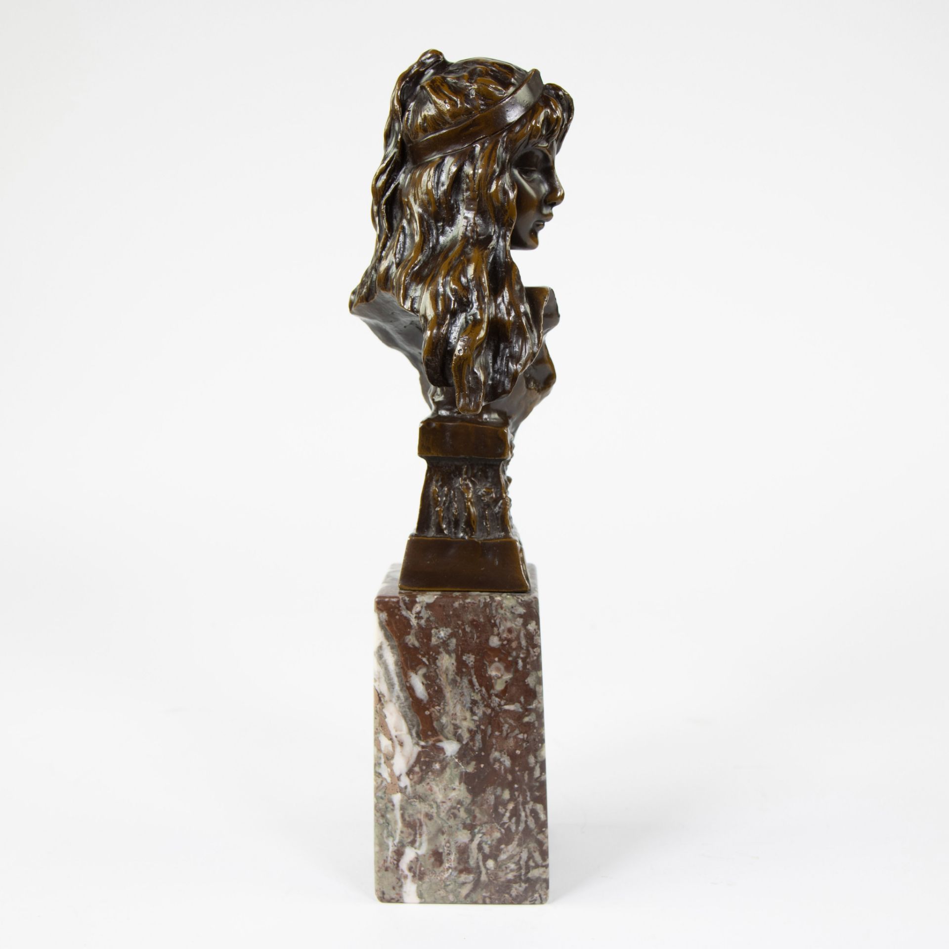 Fine brown patinated bronze on marble base, Ladies head, signed. - Image 4 of 5