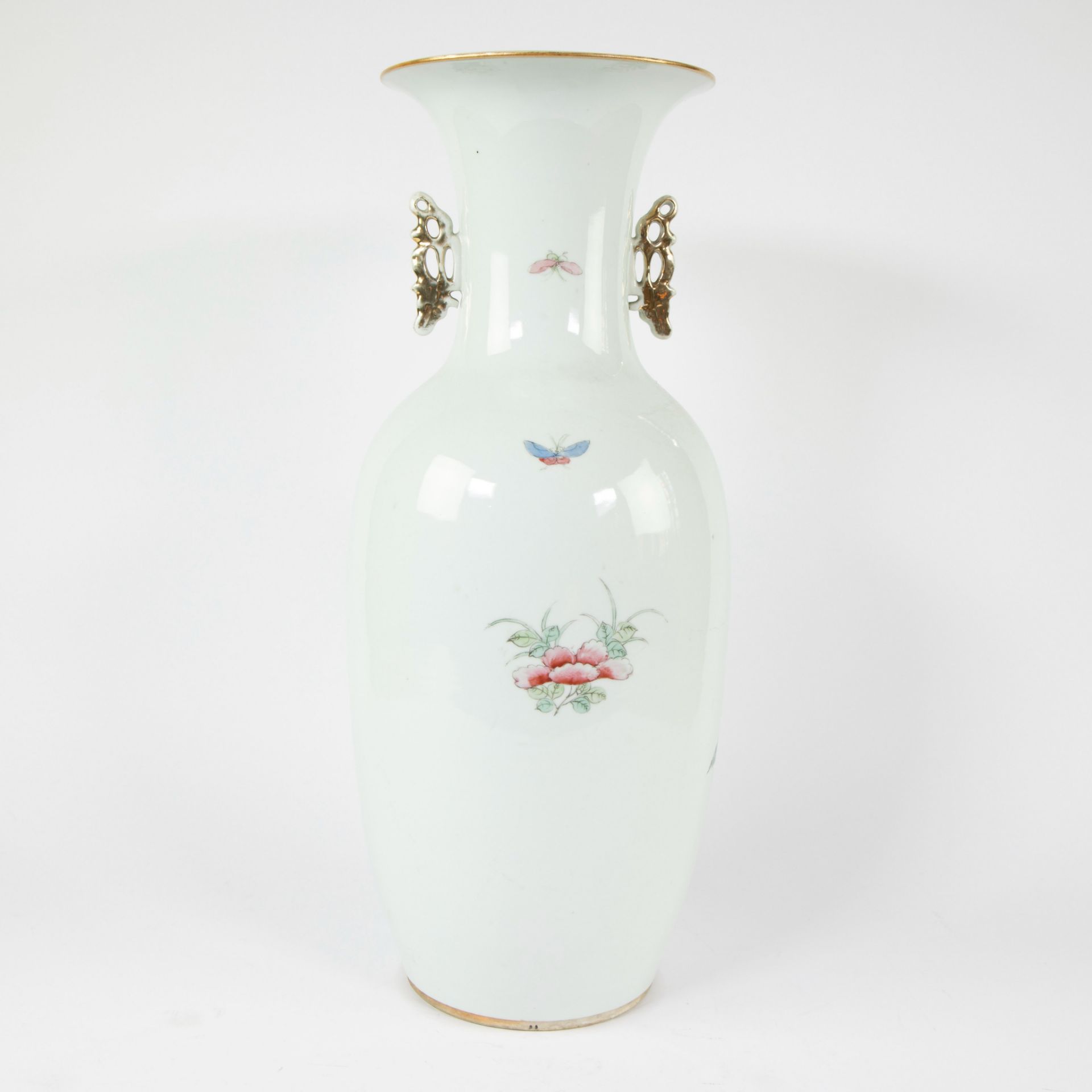 19th century Chinese famille rose vase decorated with figures - Image 5 of 10