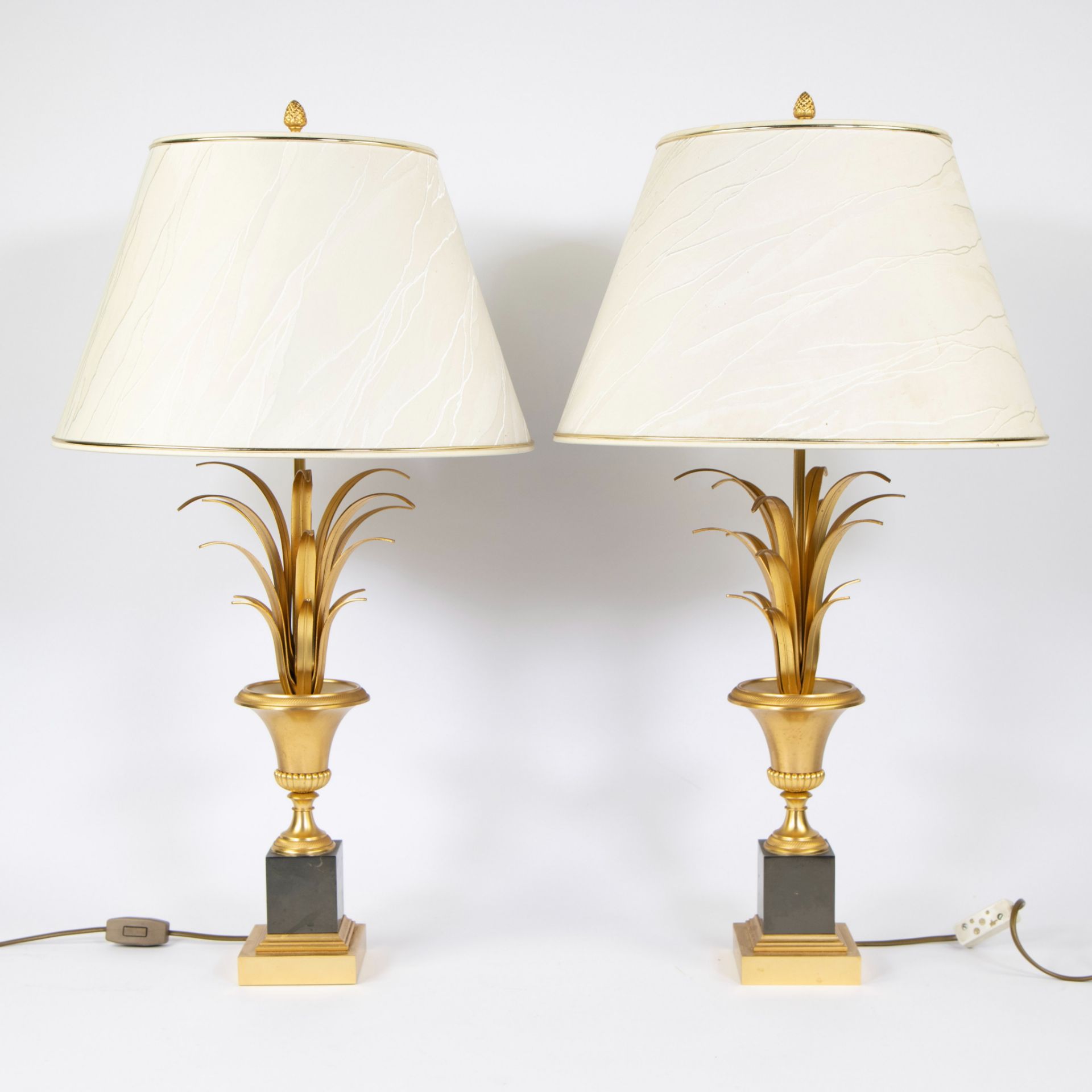 Beautiful couple of designer lamp Boulanger in gilt messing with pineapple leaves, Belgium, 1970s