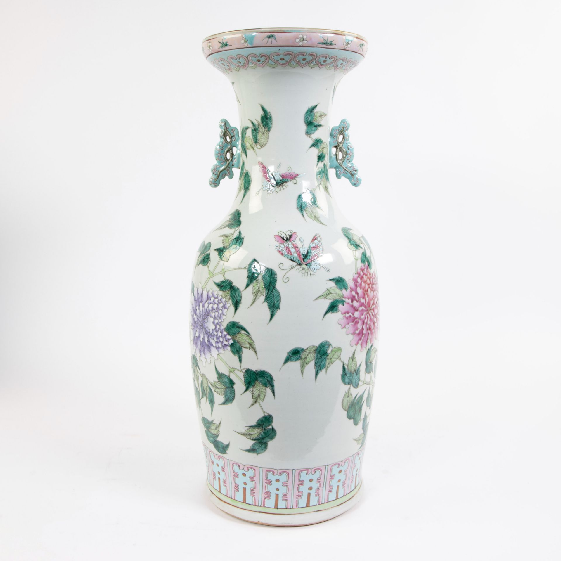 Chinese famille rose vase with butterflies and flowers, 19th C. - Image 3 of 6